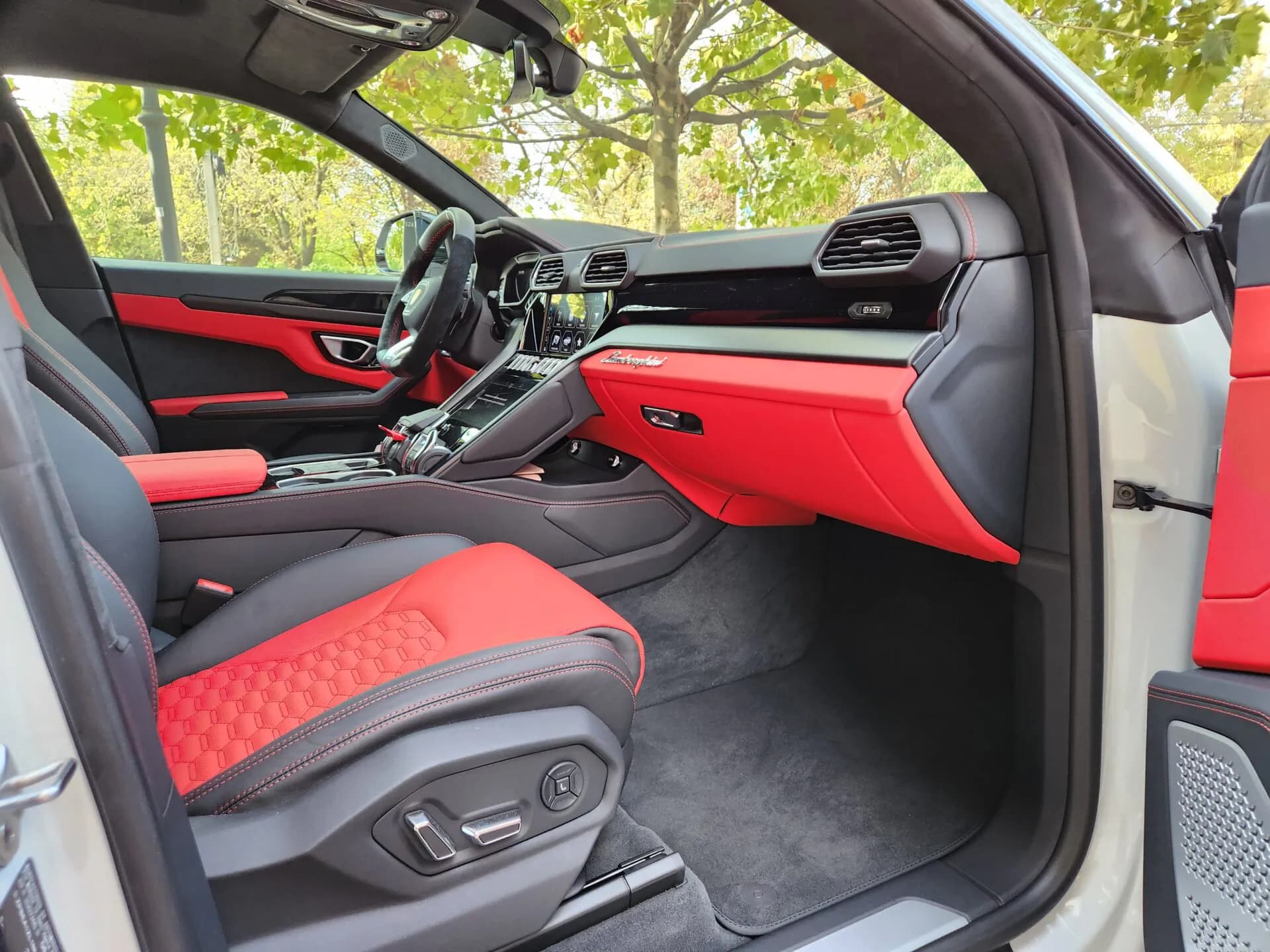 Lamborghini Urus — imaginea 12