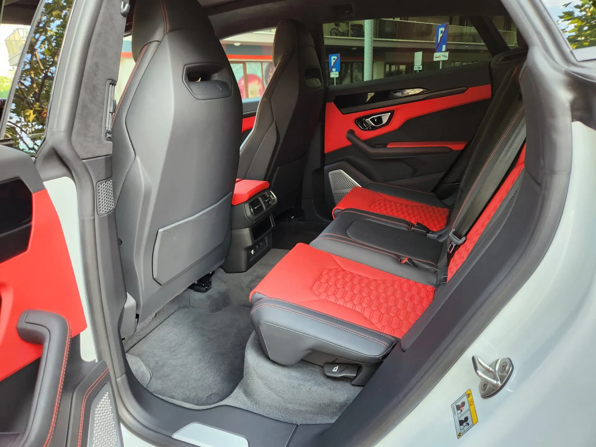 Lamborghini Urus — imaginea 13