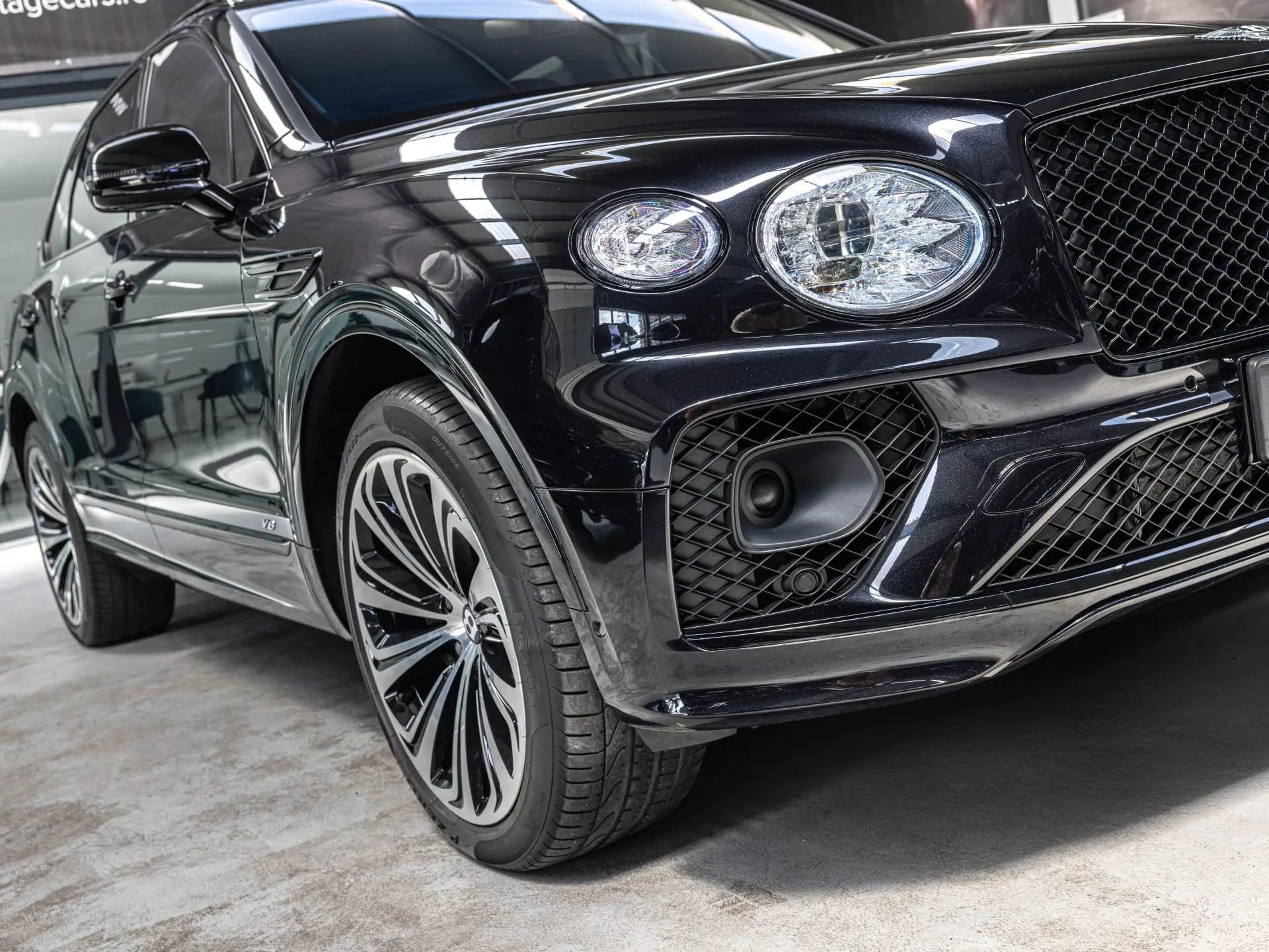Bentley Bentayga — imaginea 17