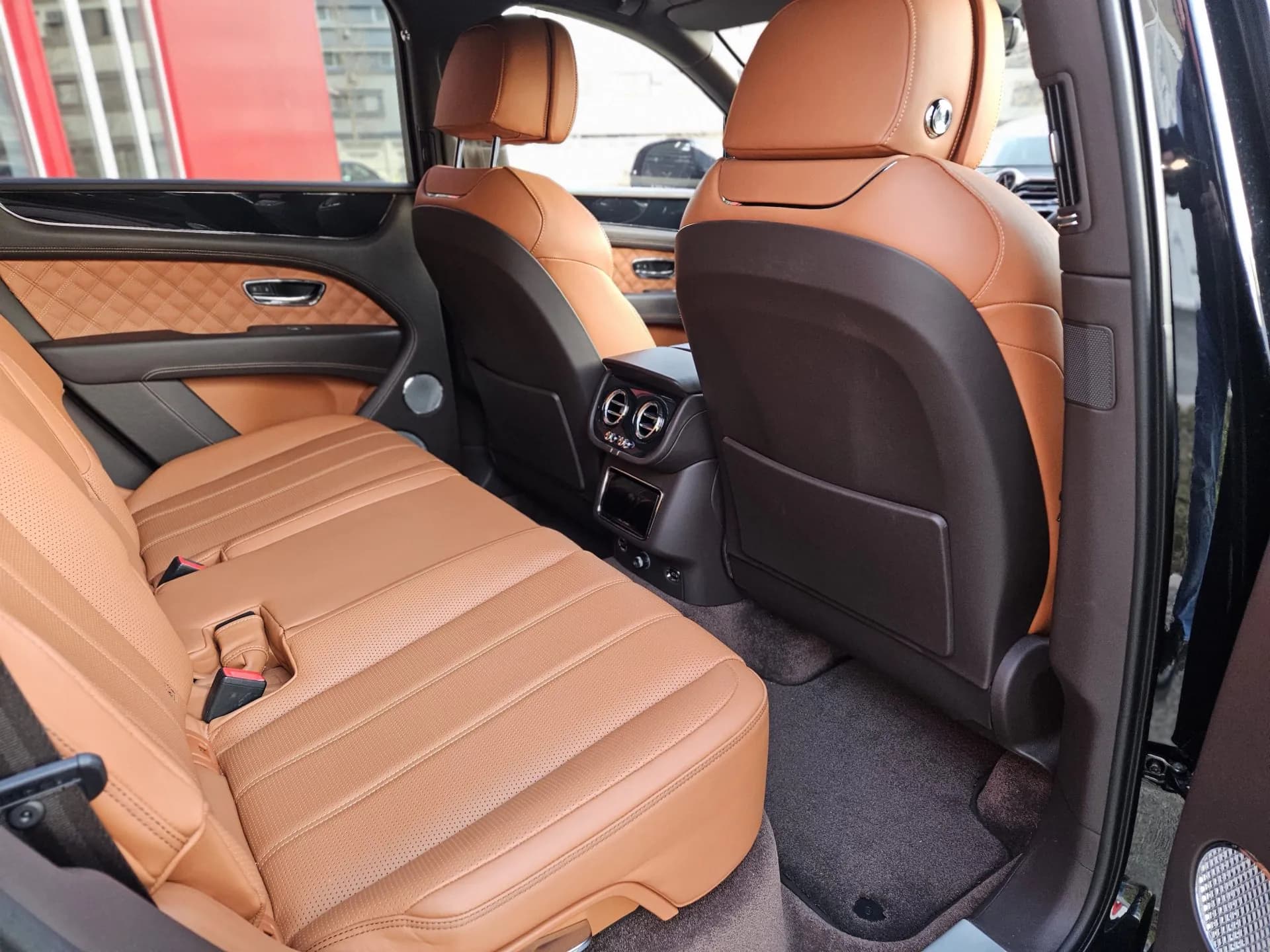 Bentley Bentayga — imaginea 51