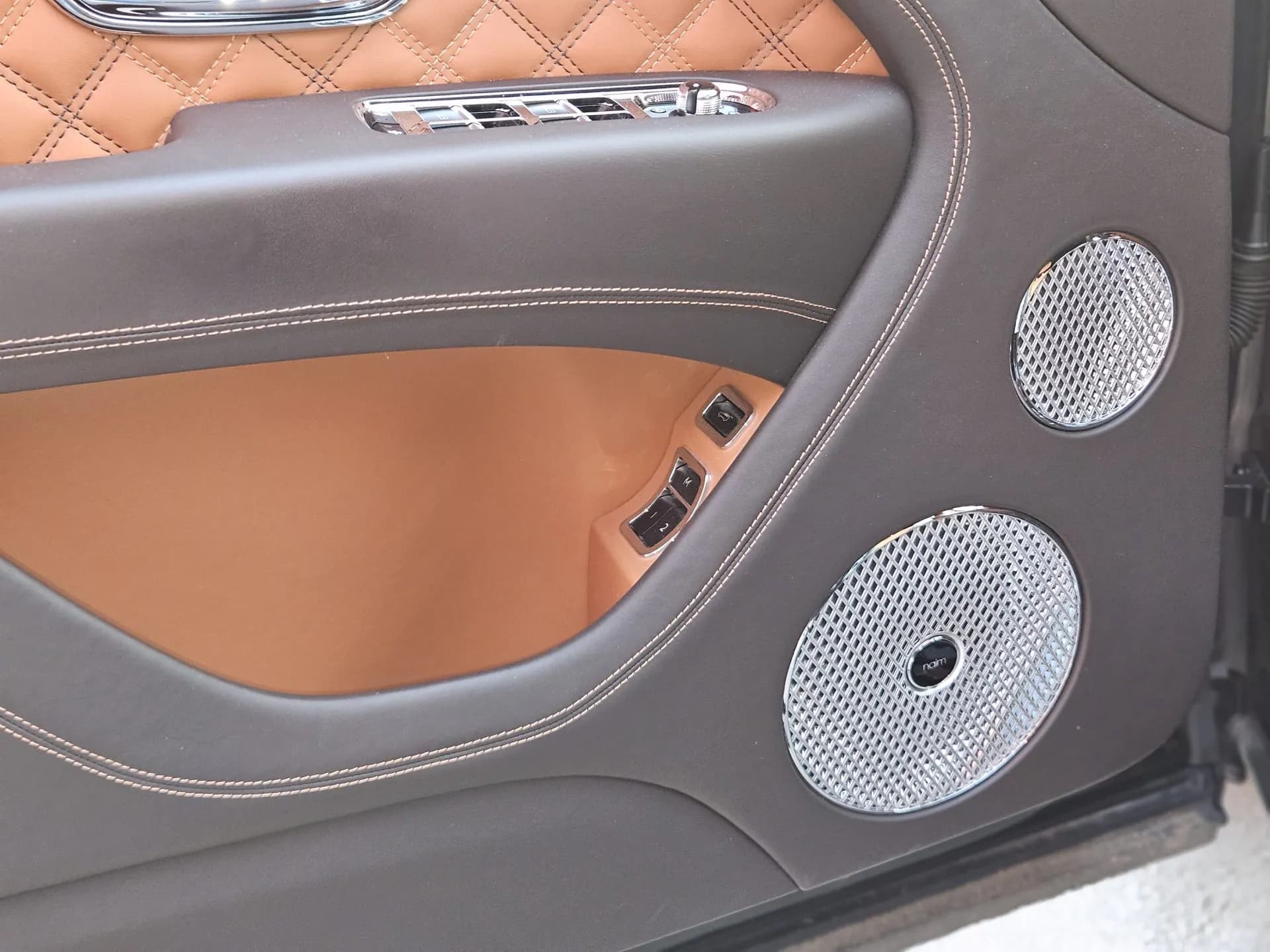 Bentley Bentayga — imaginea 53
