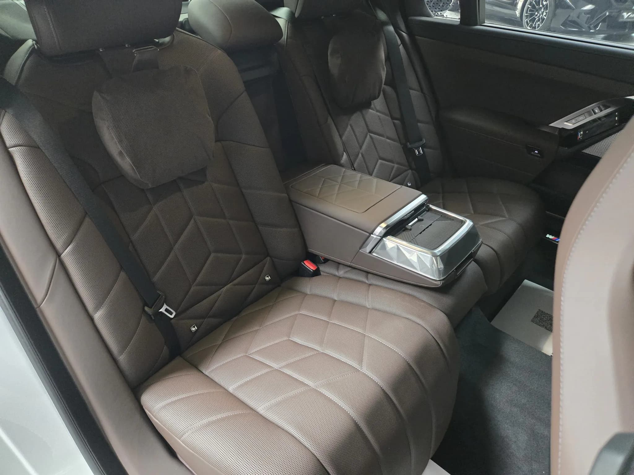 BMW 740d xDrive M-Sport&Individual — imaginea 13