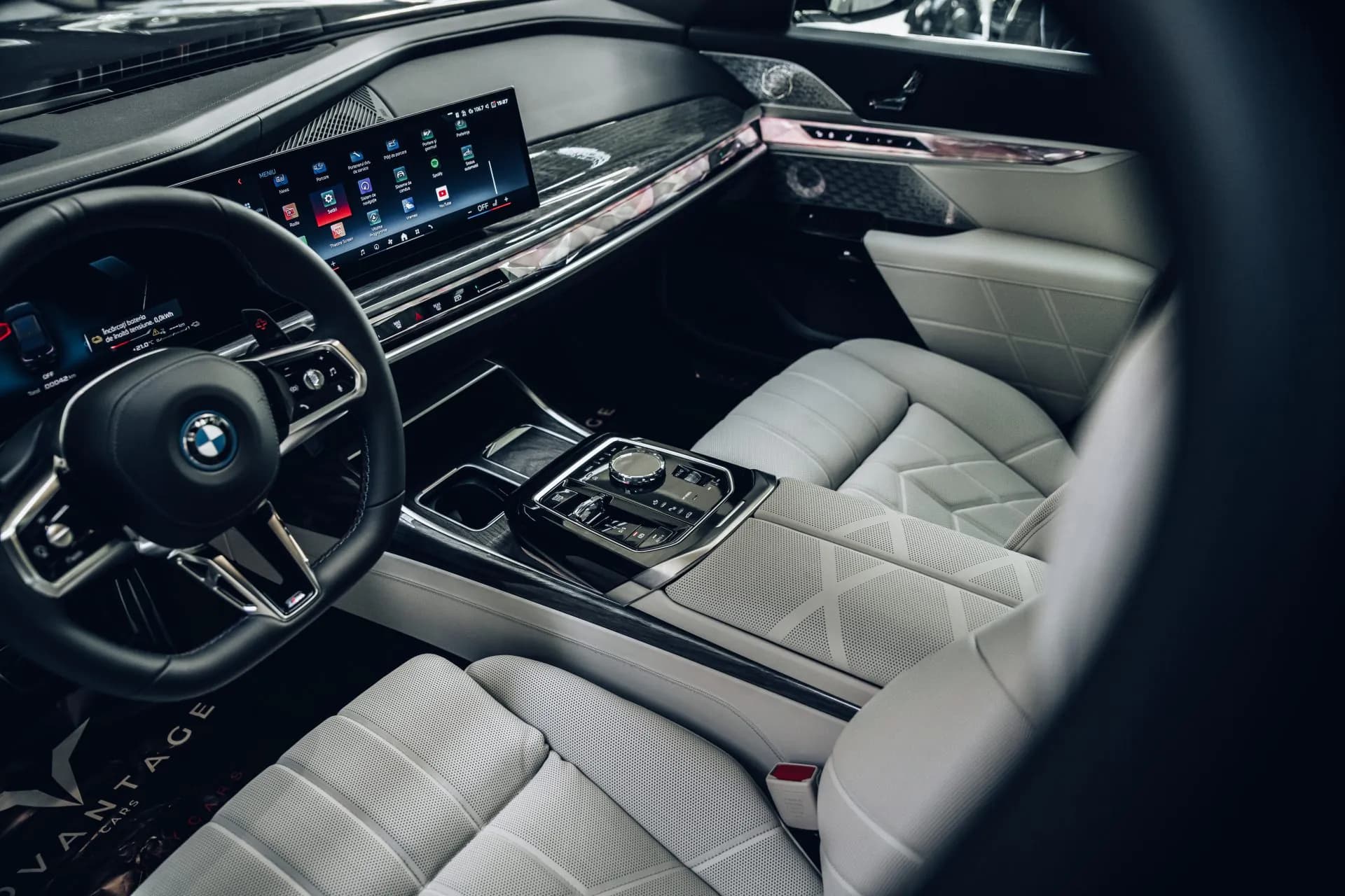 BMW M760e xDrive — imaginea 16