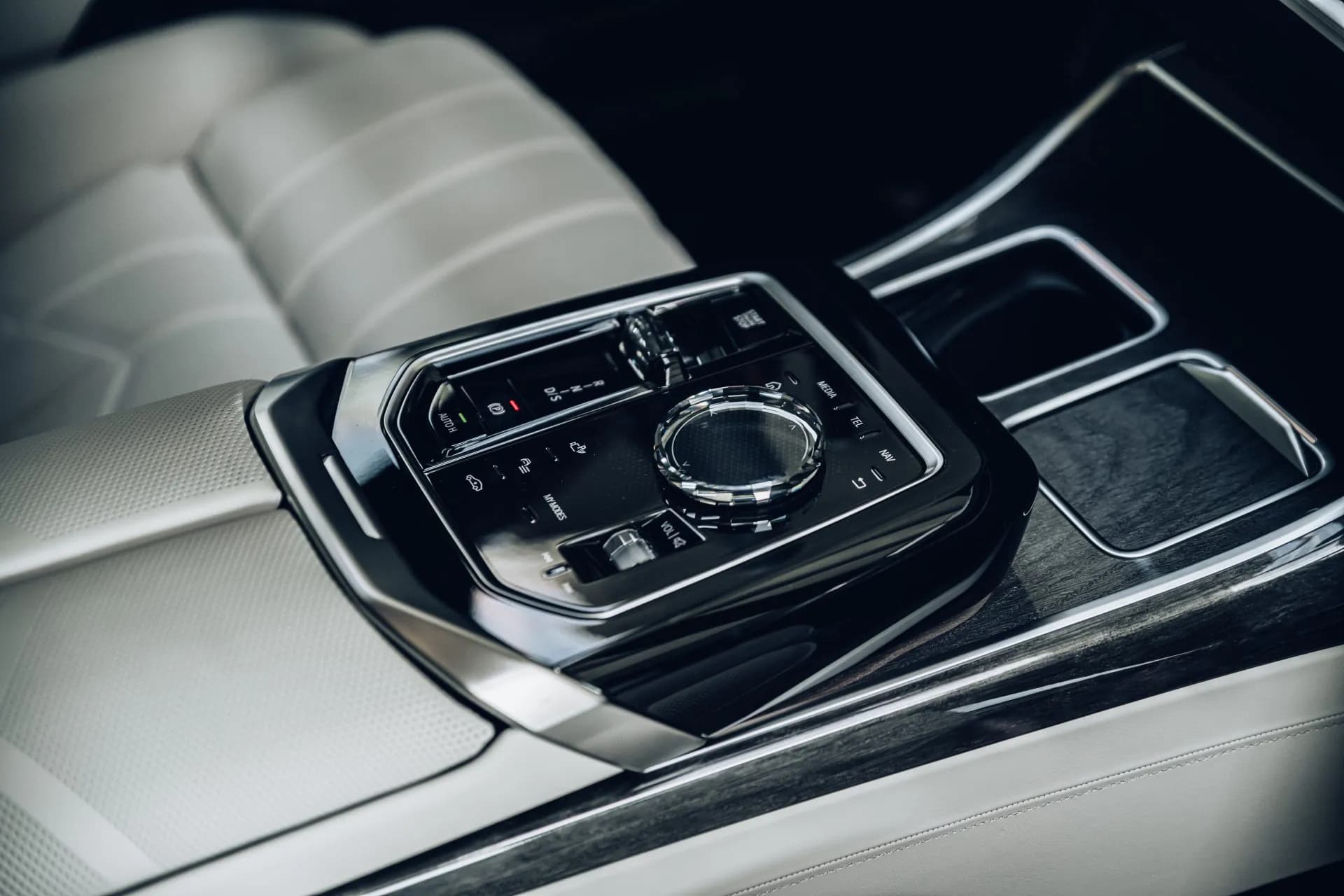 BMW M760e xDrive — imaginea 23