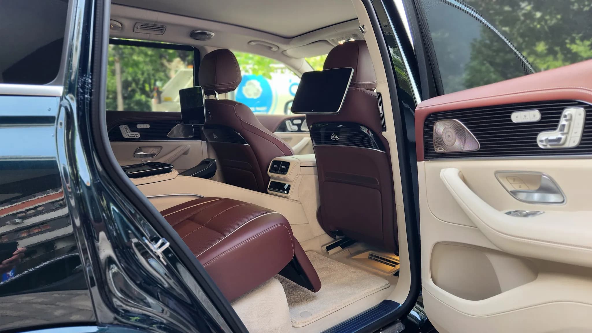 Mercedes-Maybach GLS600 MY 2023 — imaginea 15