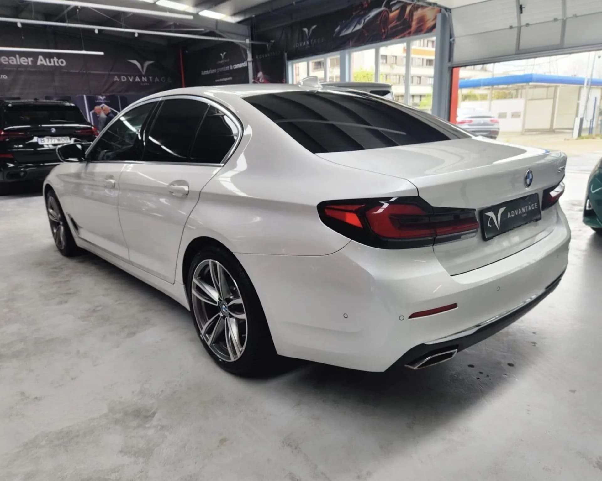 BMW Seria 5 20d Luxury Line — imaginea 12