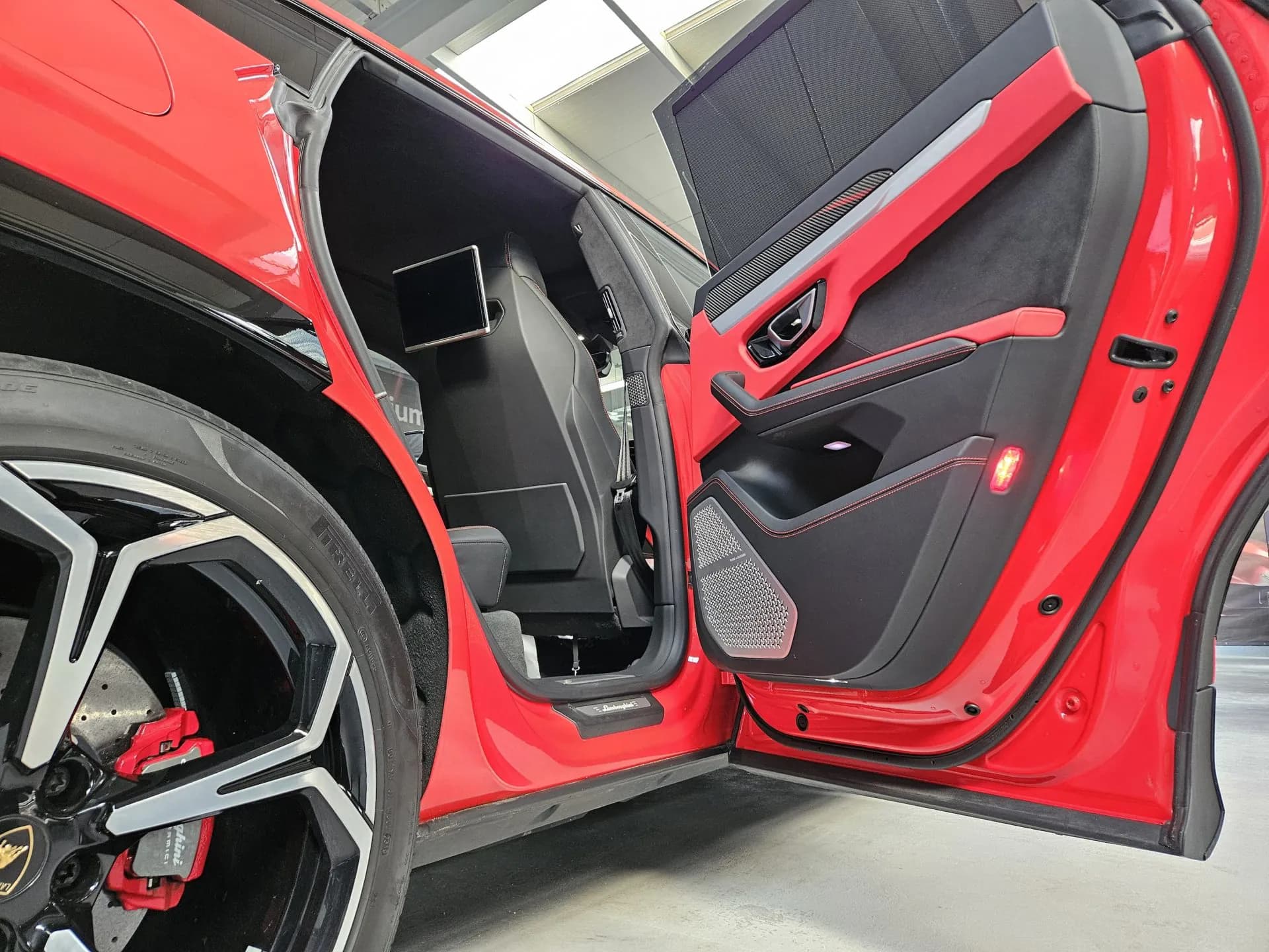Lamborghini Urus — imaginea 21