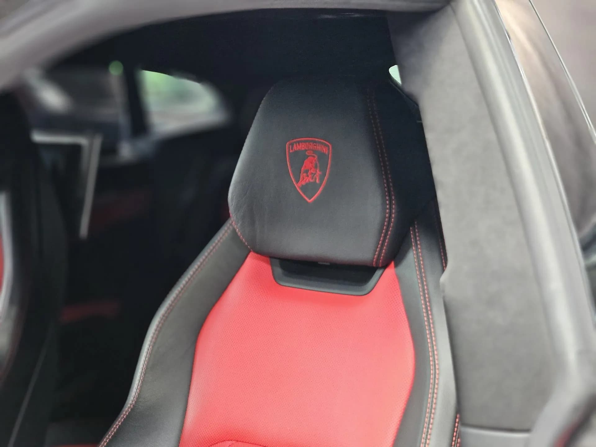 Lamborghini Urus — imaginea 14