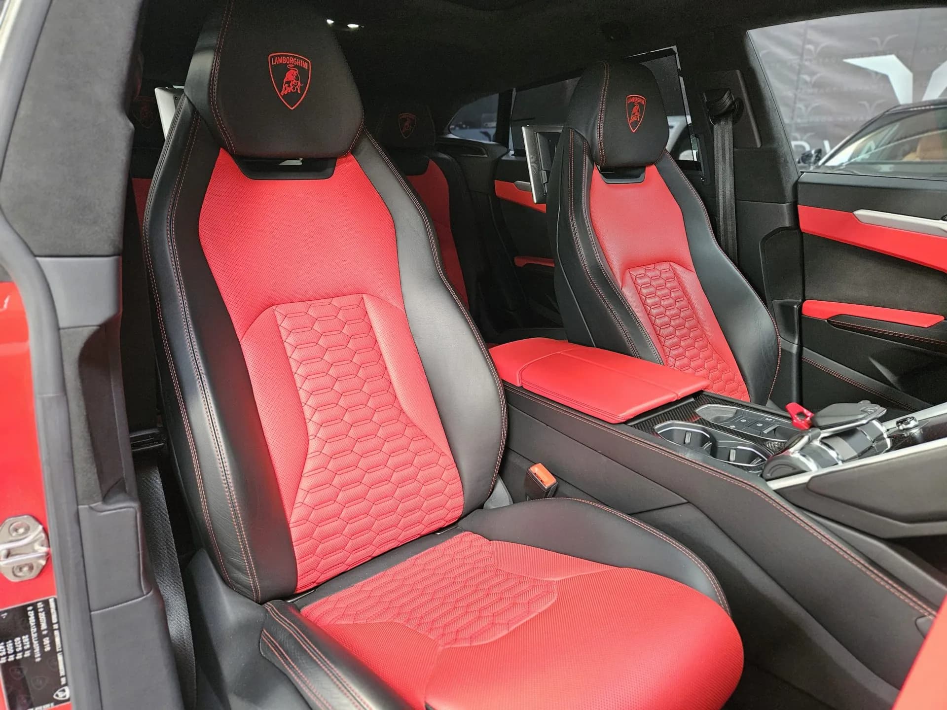 Lamborghini Urus — imaginea 22