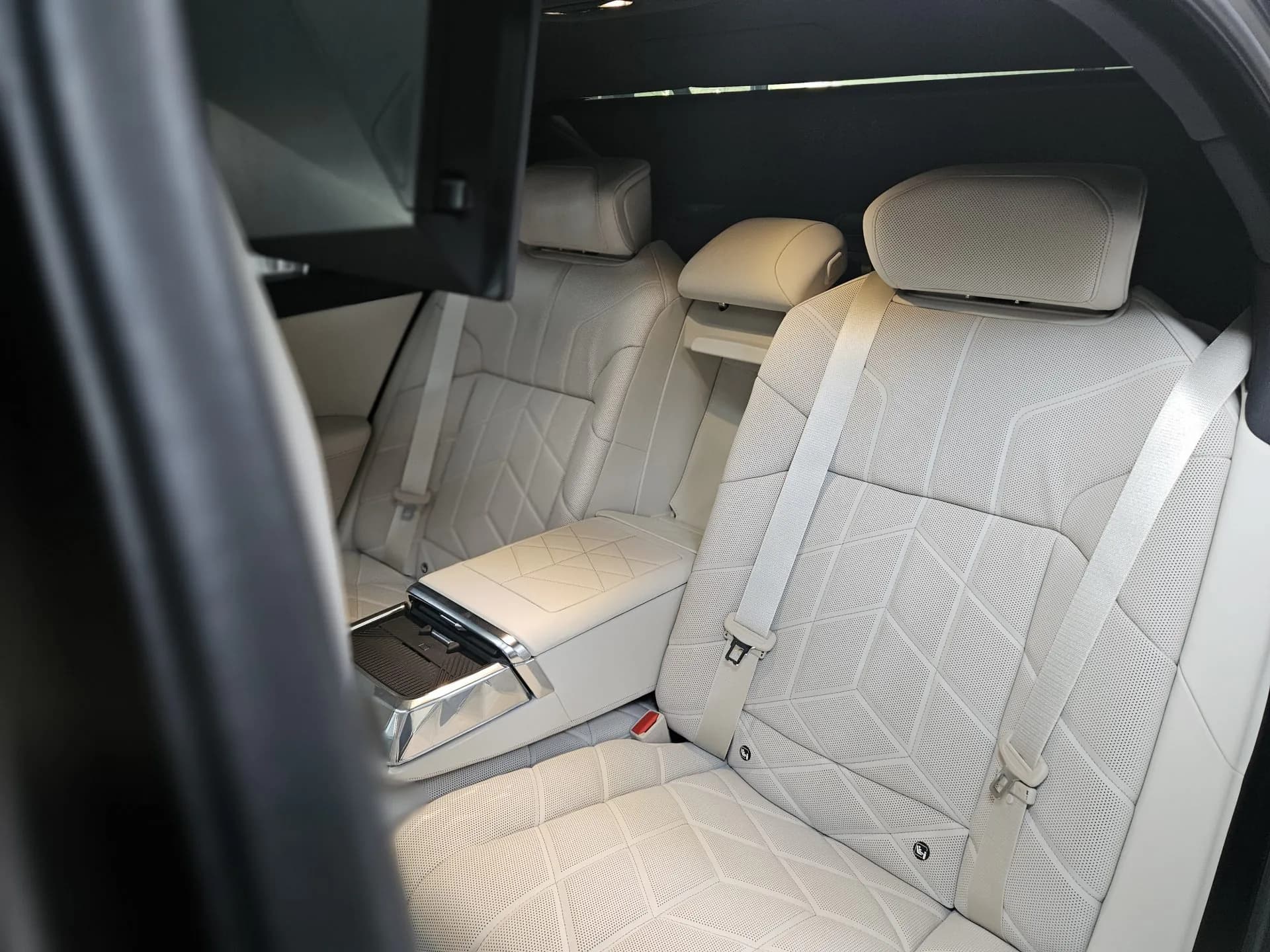 BMW M760e — imaginea 16