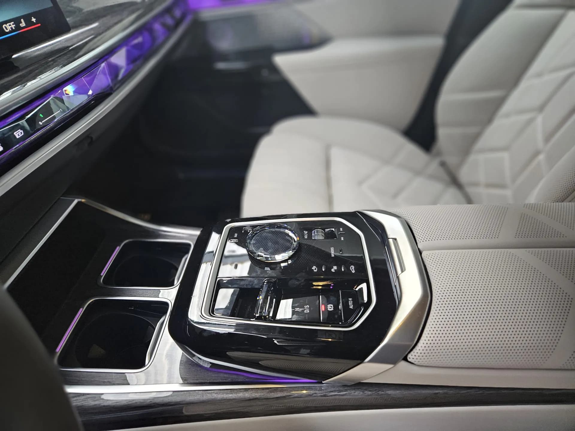 BMW M760e — imaginea 22