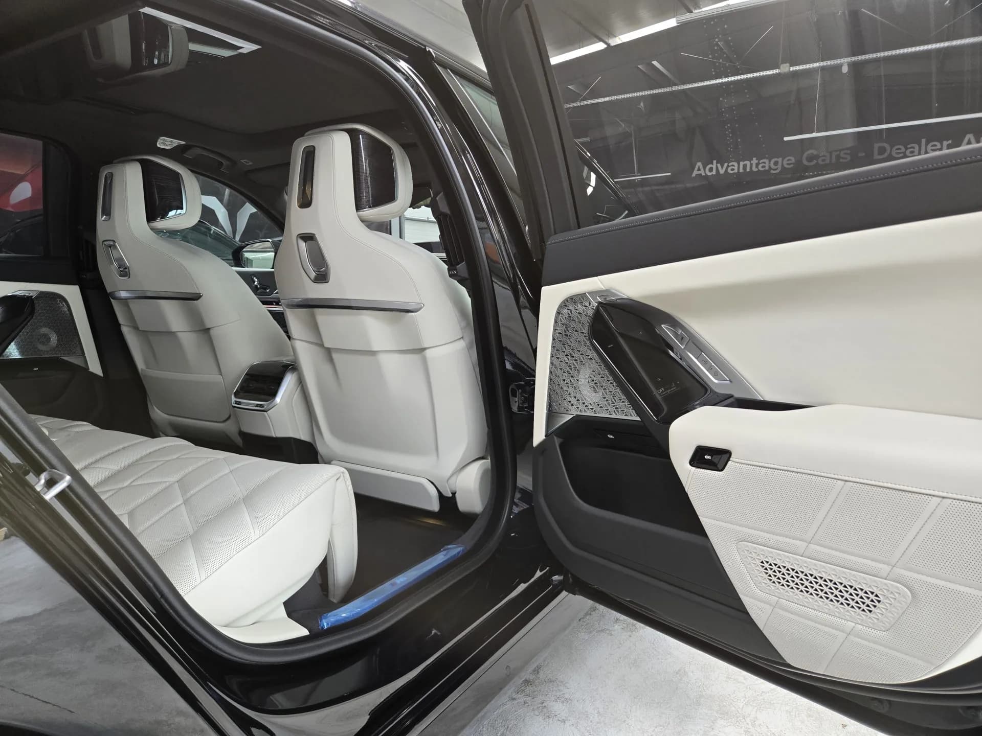BMW Seria 7 740d xDrive — imaginea 13