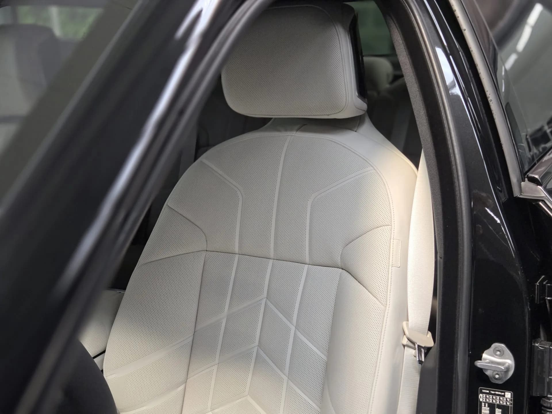 BMW Seria 7 740d xDrive — imaginea 19