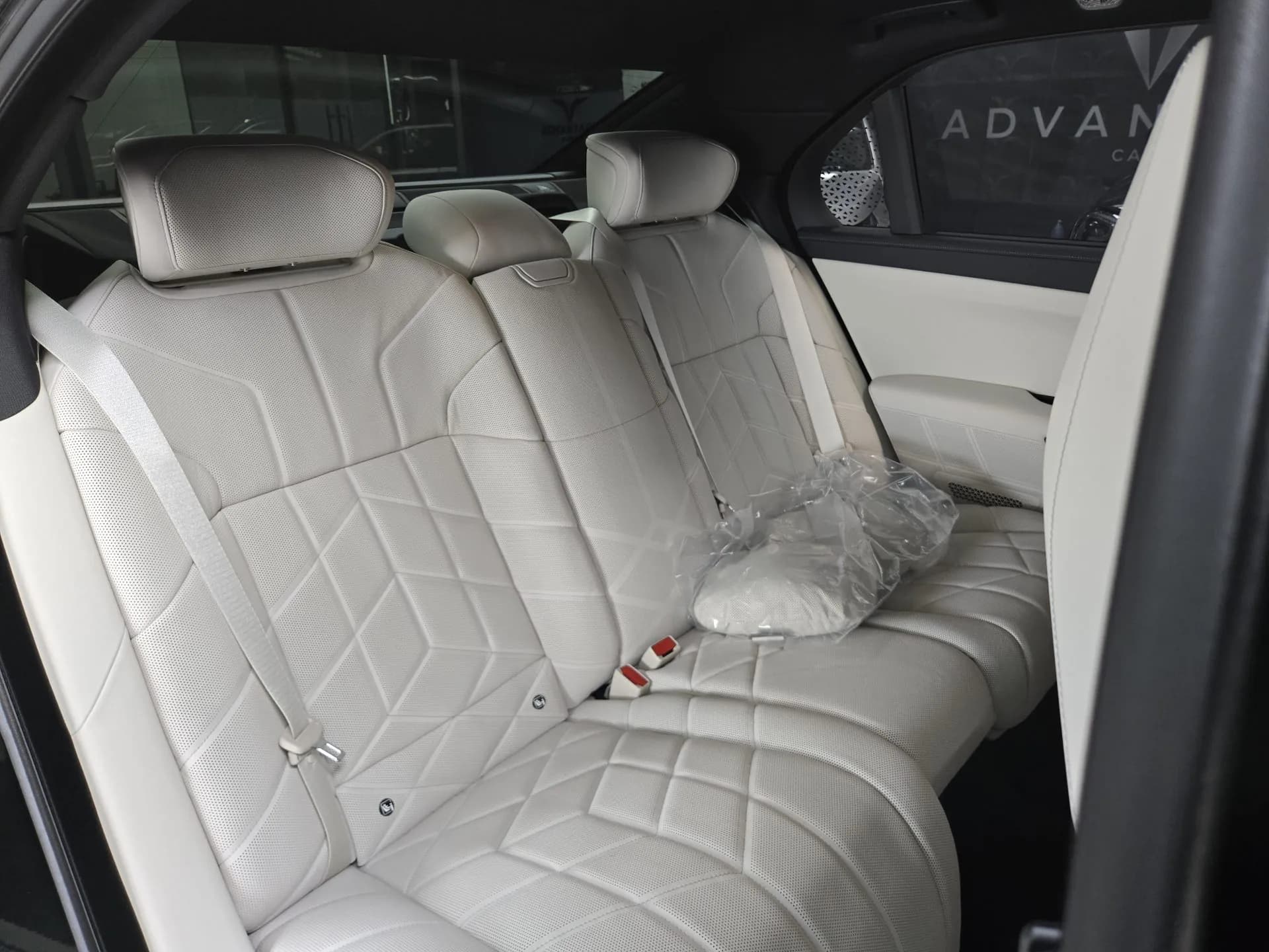 BMW Seria 7 740d xDrive — imaginea 15