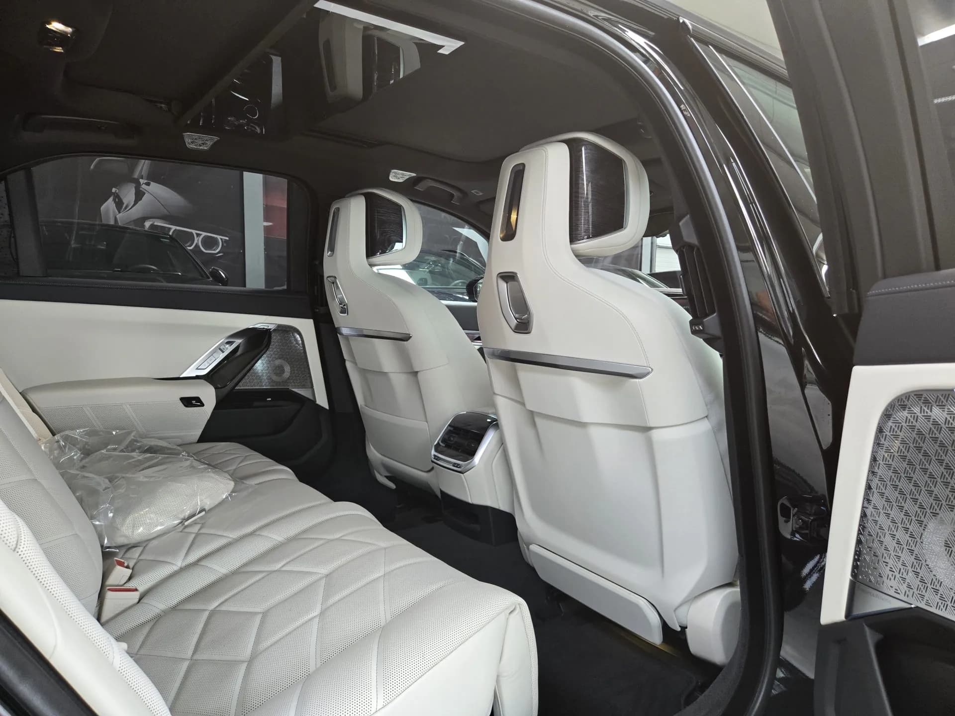 BMW Seria 7 740d xDrive — imaginea 11