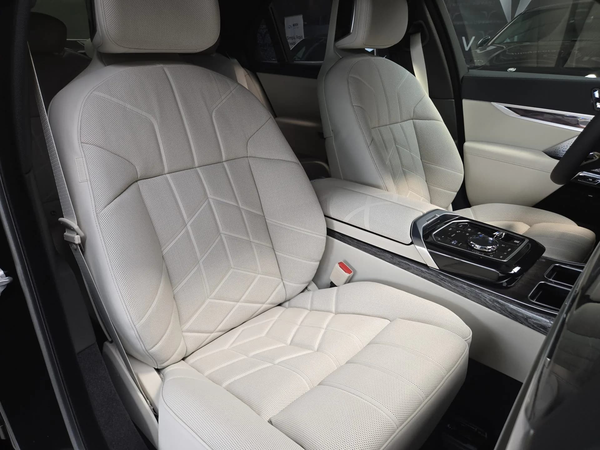 BMW Seria 7 740d xDrive — imaginea 9