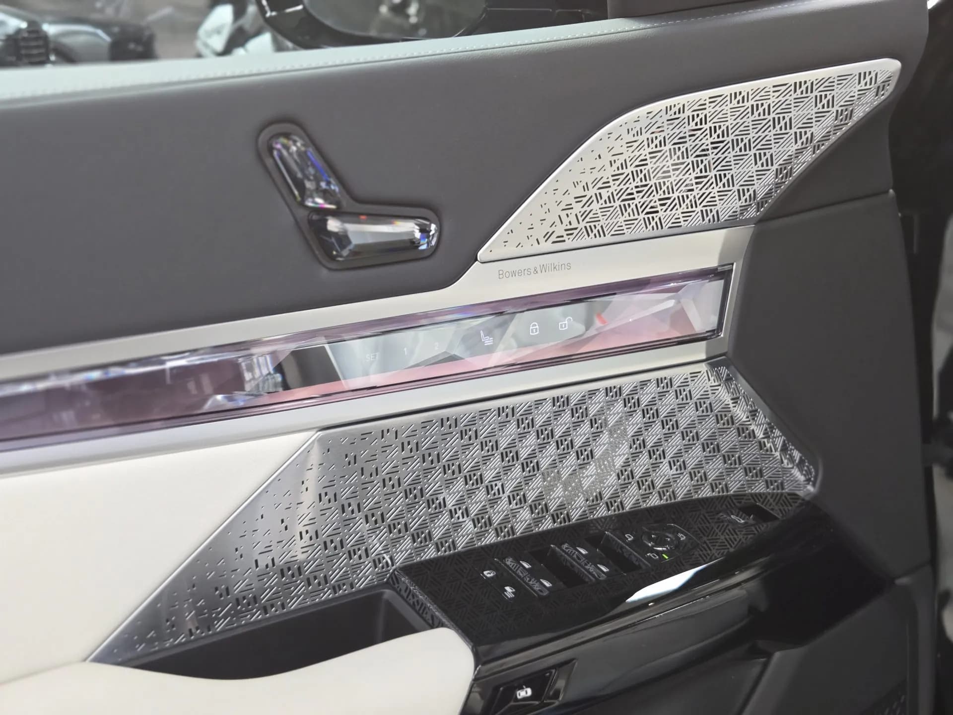 BMW Seria 7 740d xDrive — imaginea 18