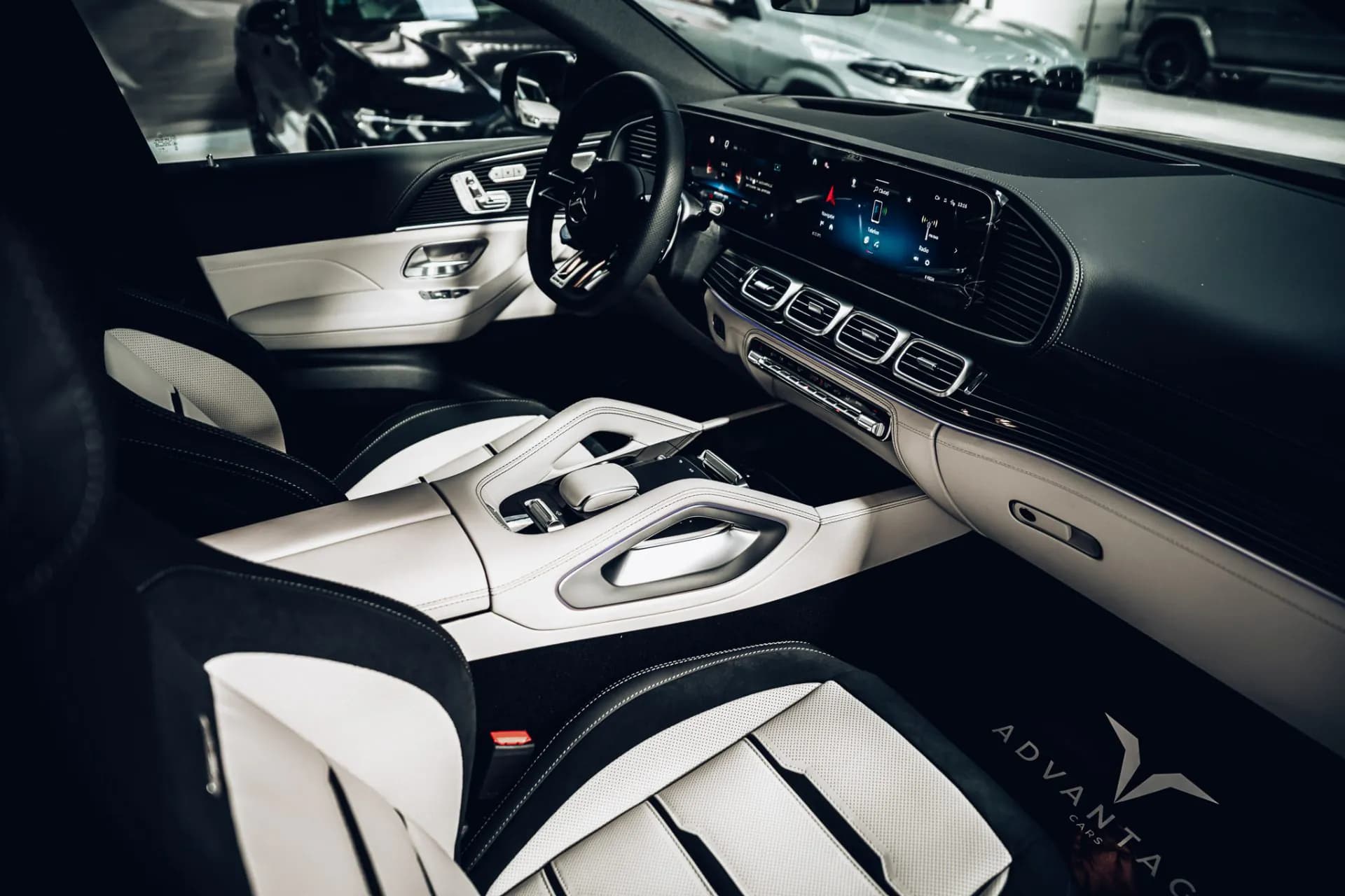 Mercedes-Benz GLE53 AMG — imaginea 12