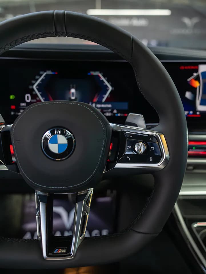 BMW 740d xDrive M-Sport — imaginea 26