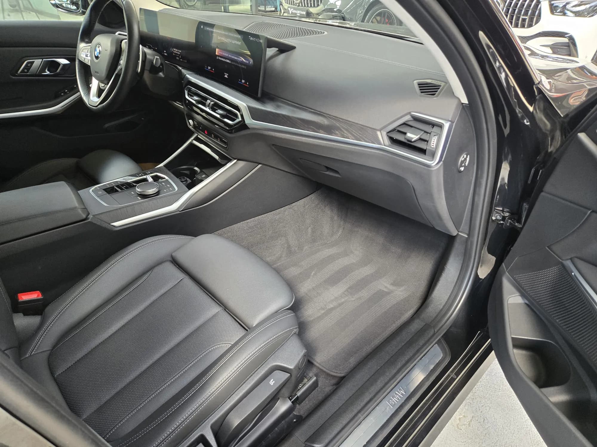 BMW 320d xDrive Touring — imaginea 11