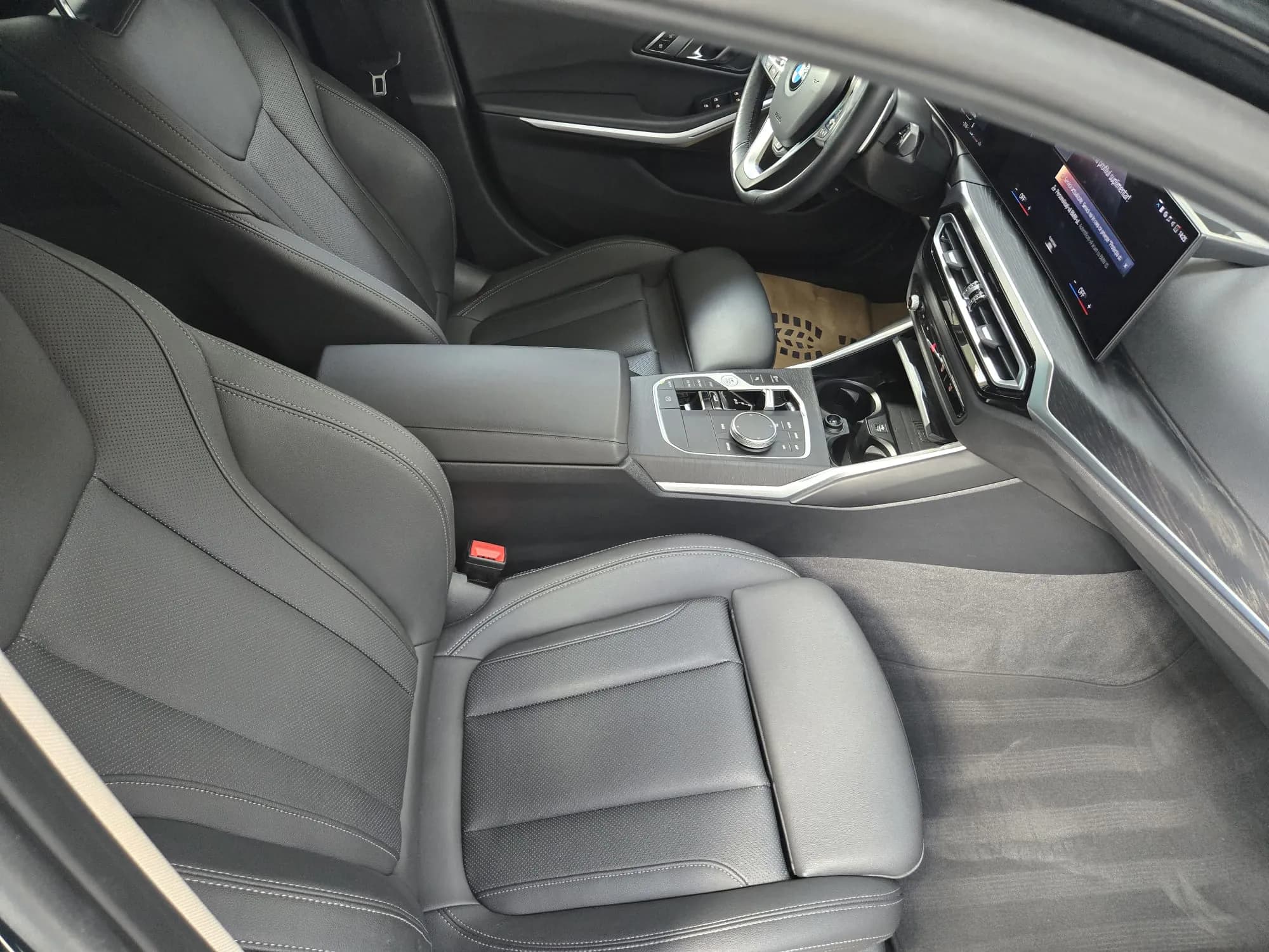 BMW 320d xDrive Touring — imaginea 10