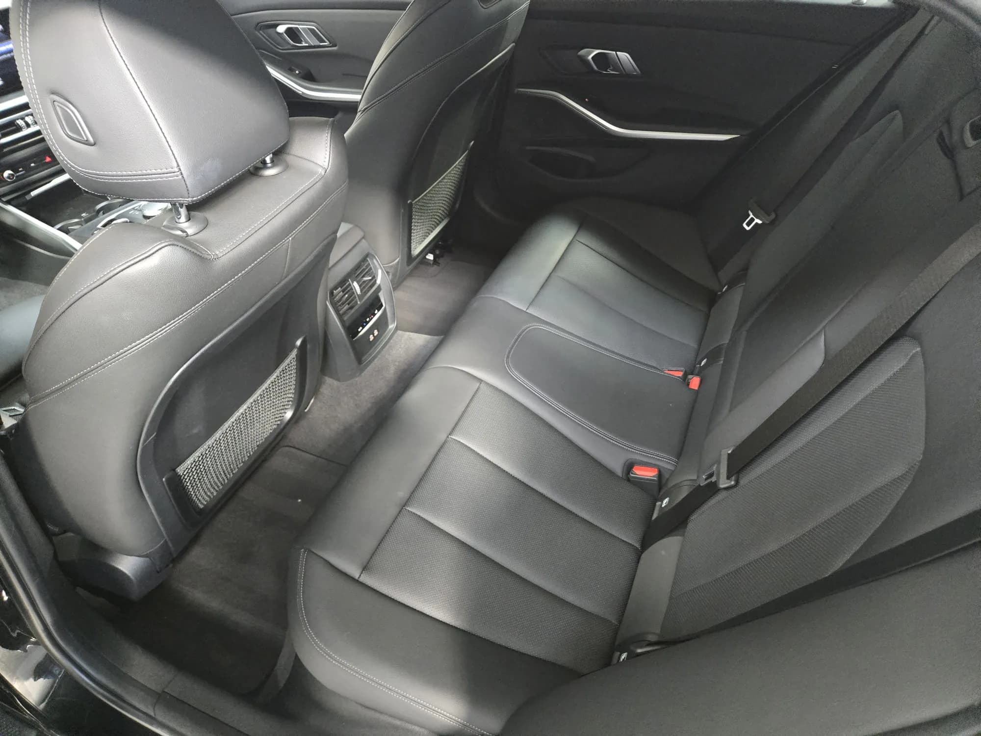 BMW 320d xDrive Touring — imaginea 12