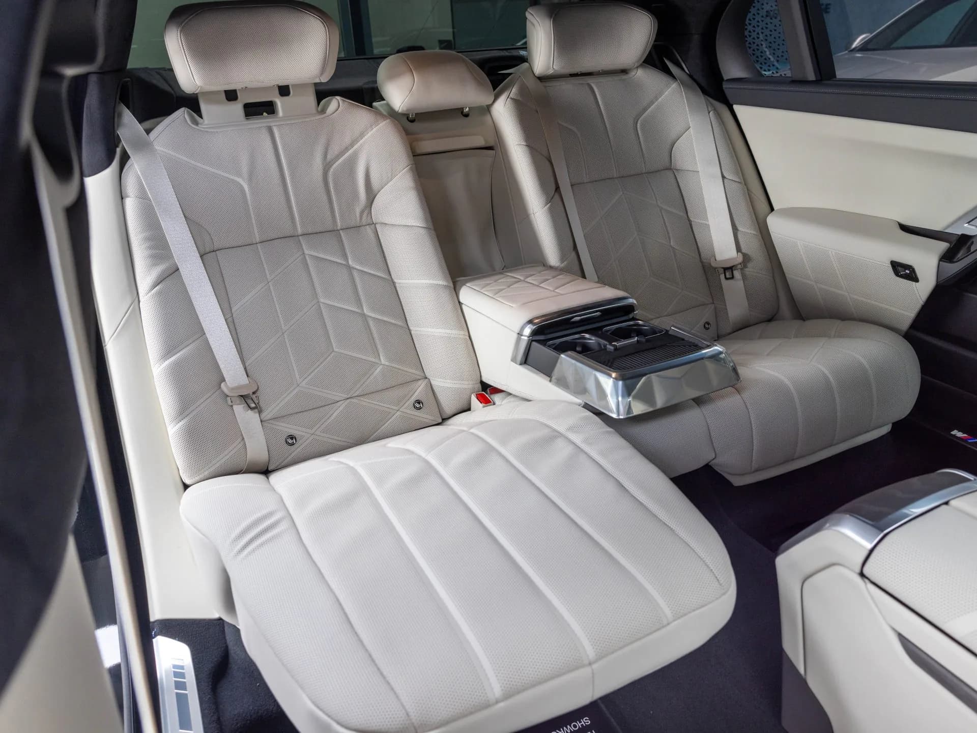BMW  740 Long/M-Sport Pro — imaginea 10