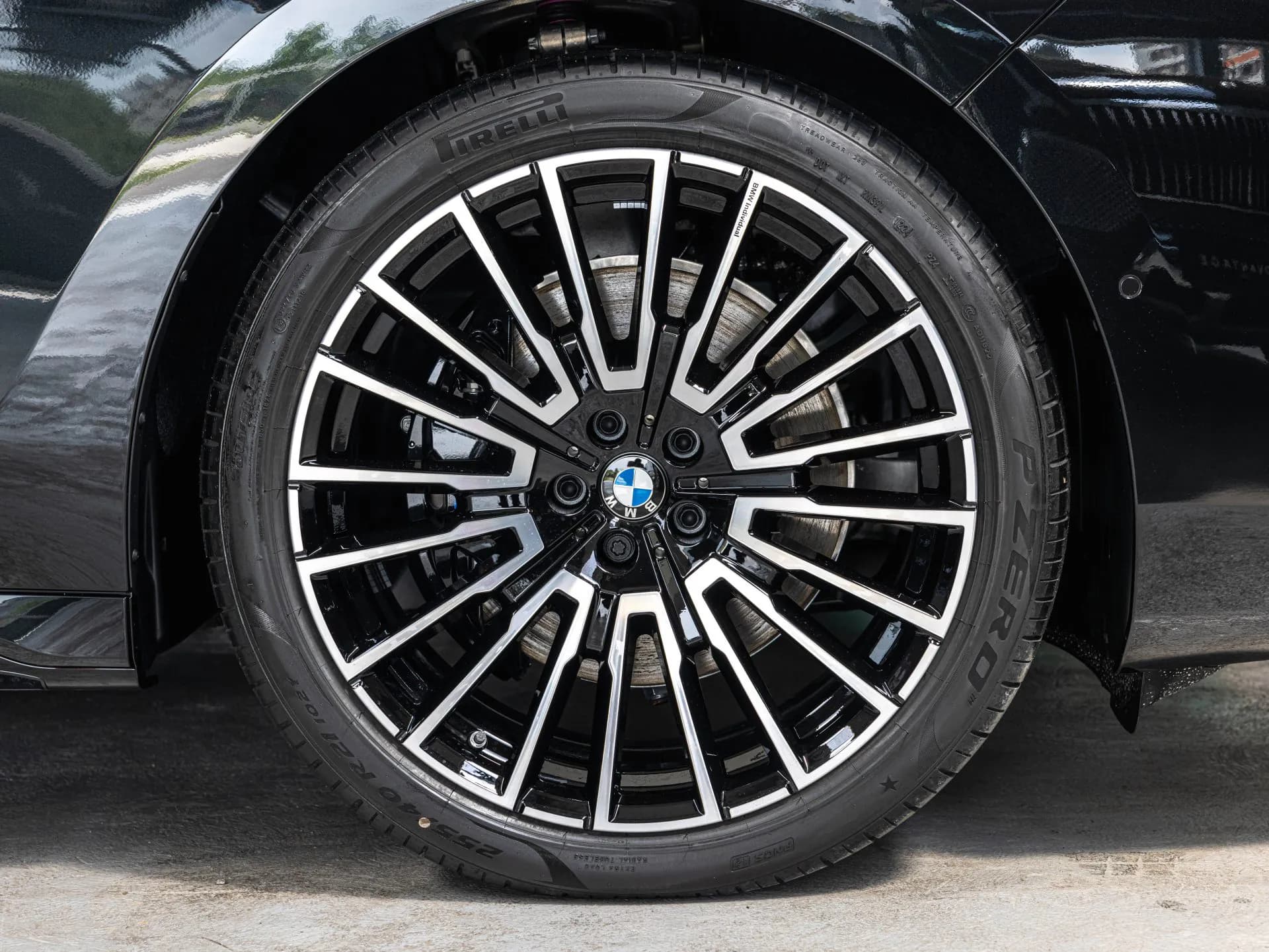 BMW  740 Long/M-Sport Pro — imaginea 13