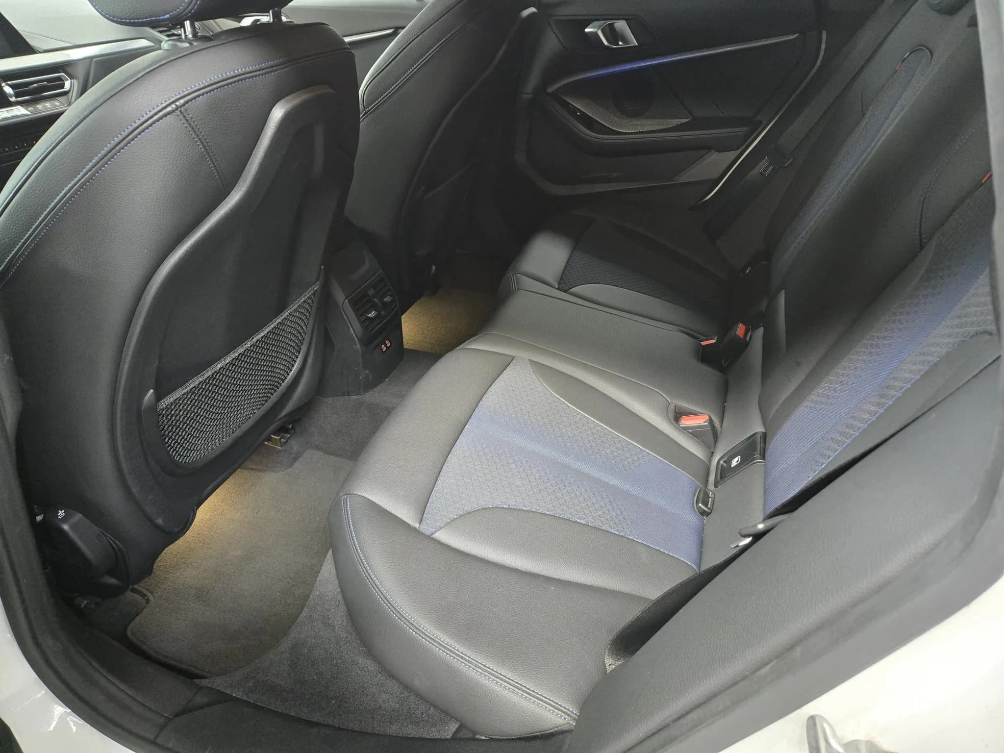 BMW 218i M-Sport — imaginea 14