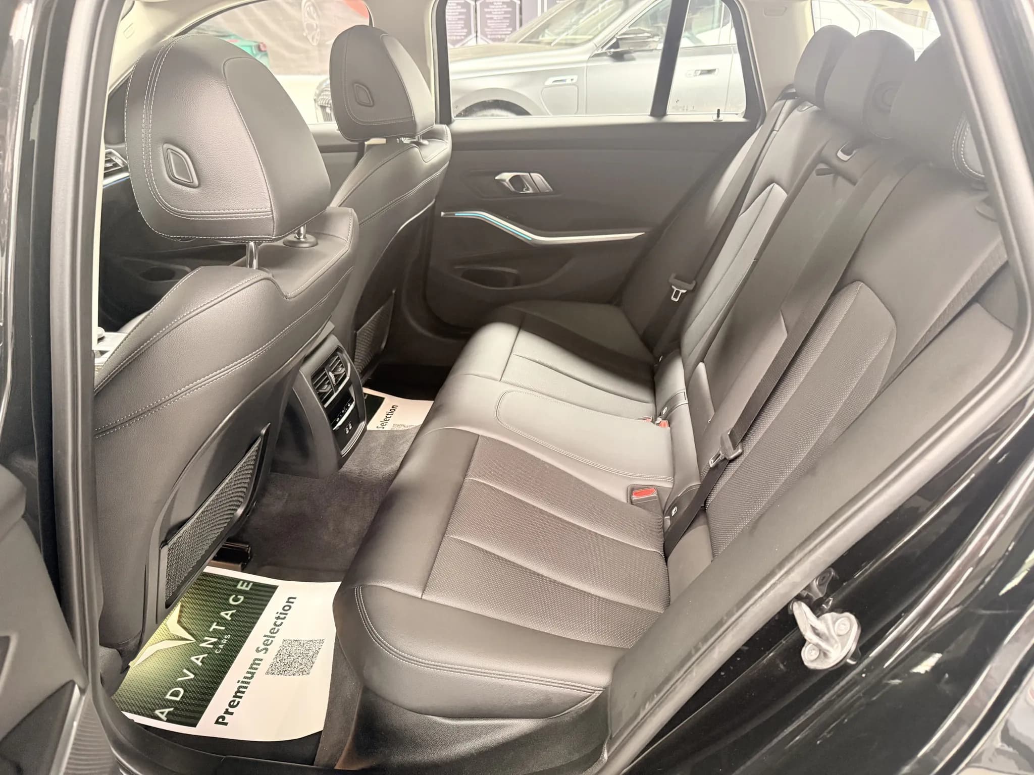 BMW Seria 3 320d xDrive — imaginea 12
