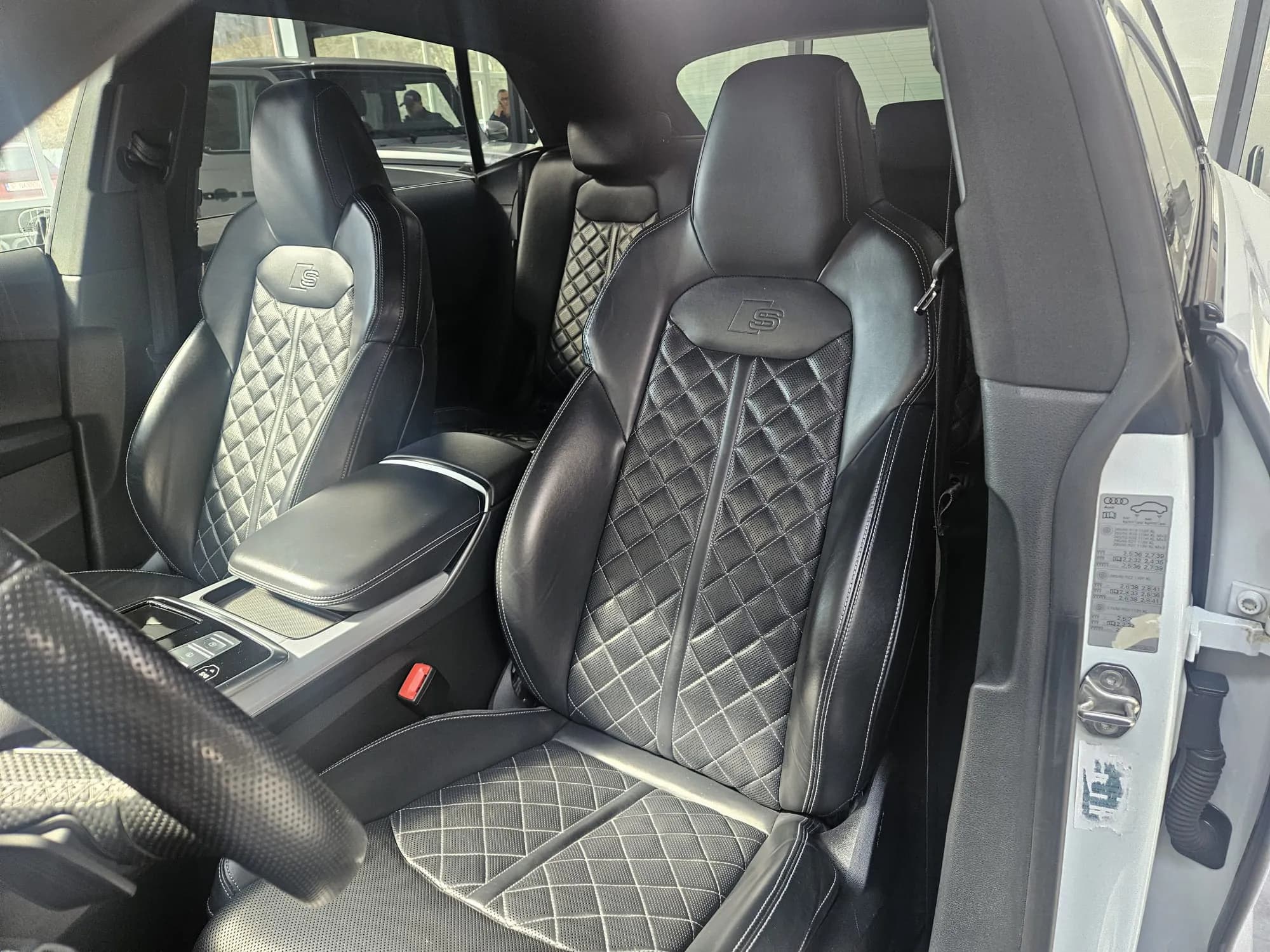 Audi Q8 3.0 60 TFSI e quattro Tiptronic PHEV — imaginea 9