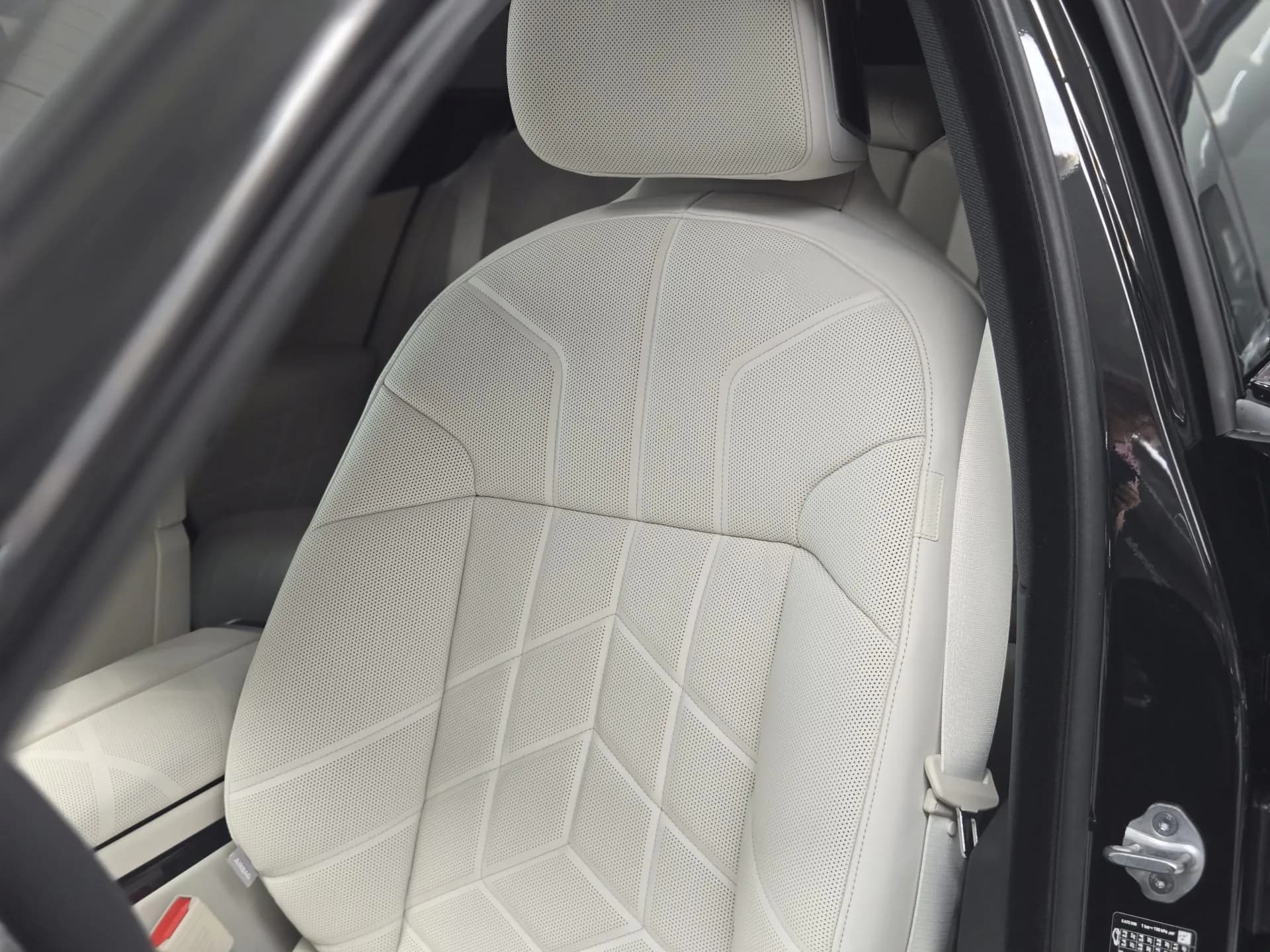 BMW 740d xDrive — imaginea 15