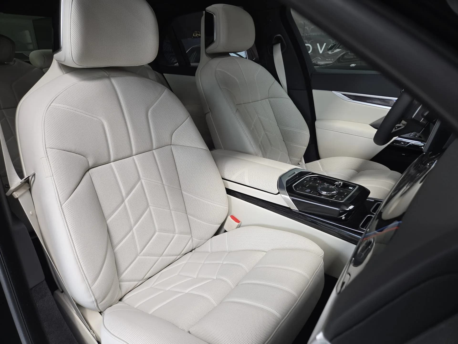 BMW 740d xDrive — imaginea 12