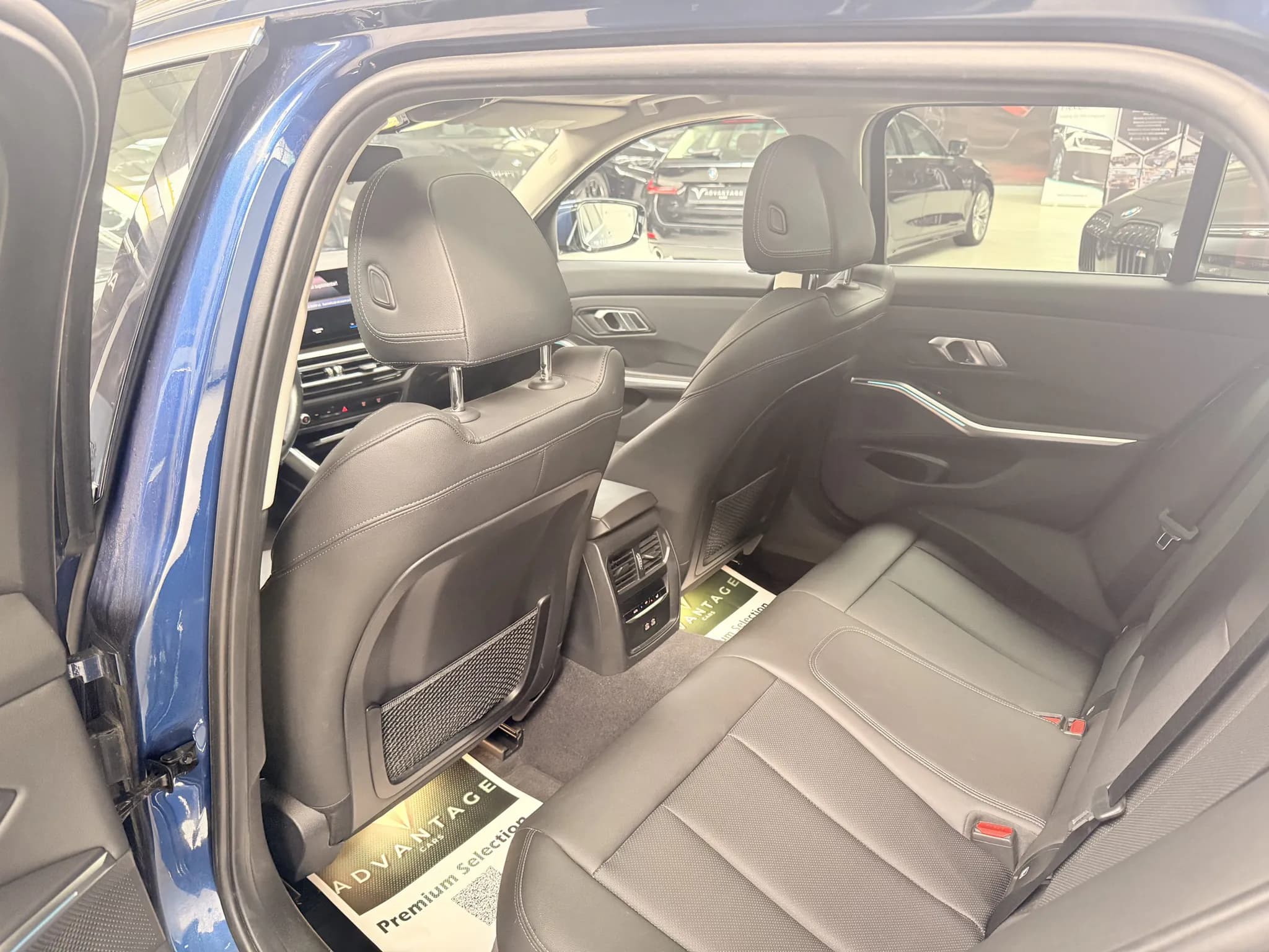 BMW Seria 3 320d xDrive — imaginea 11