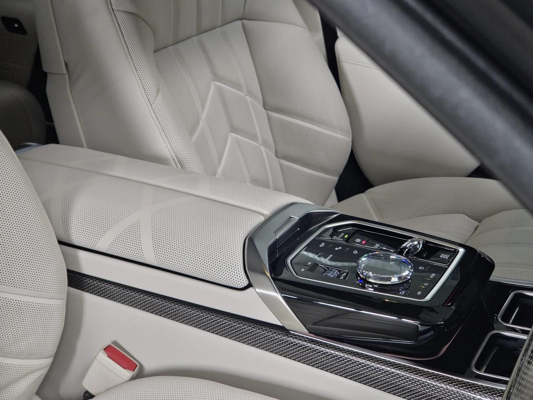 BMW M760e — imaginea 15