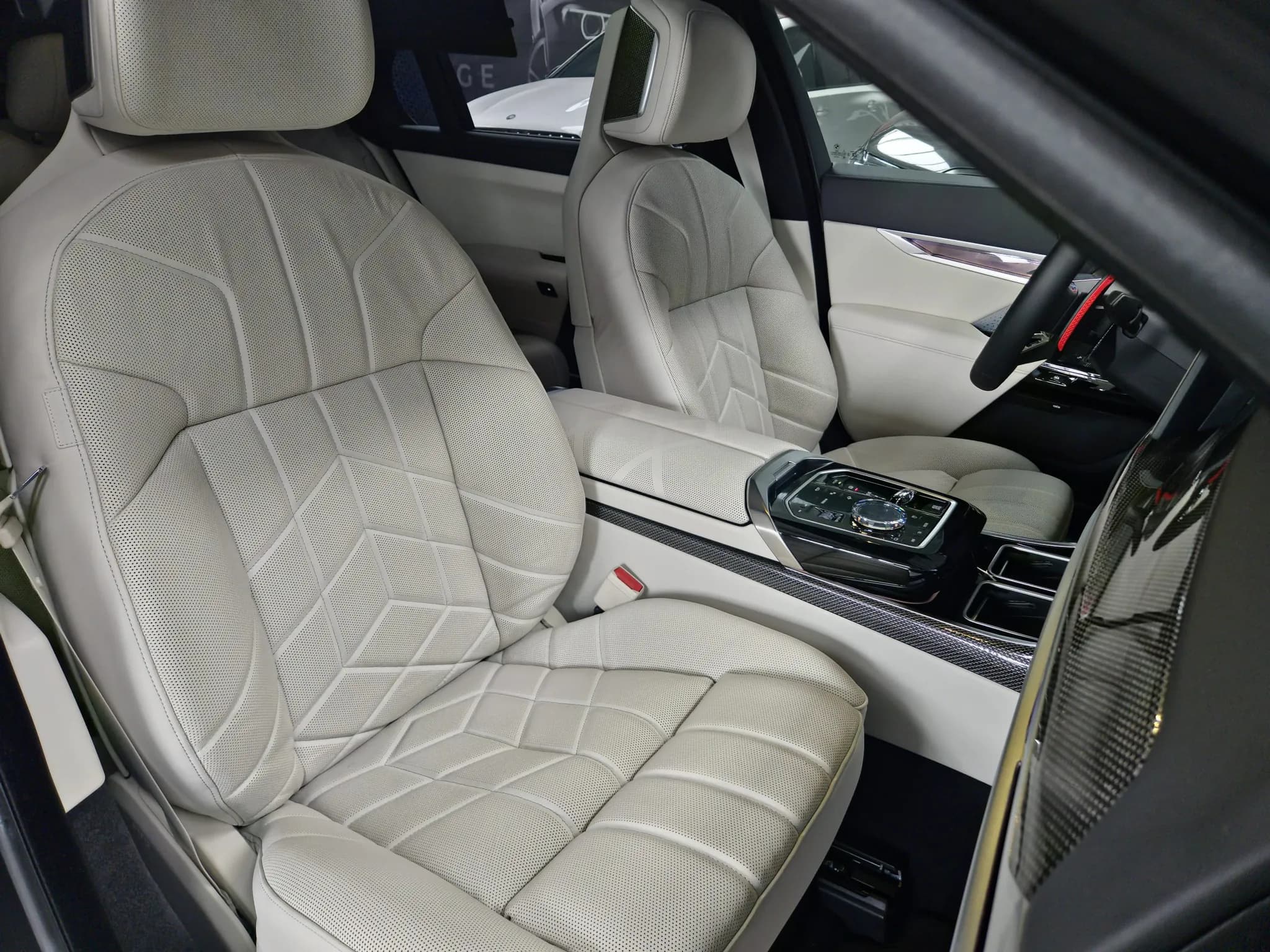 BMW M760e — imaginea 14