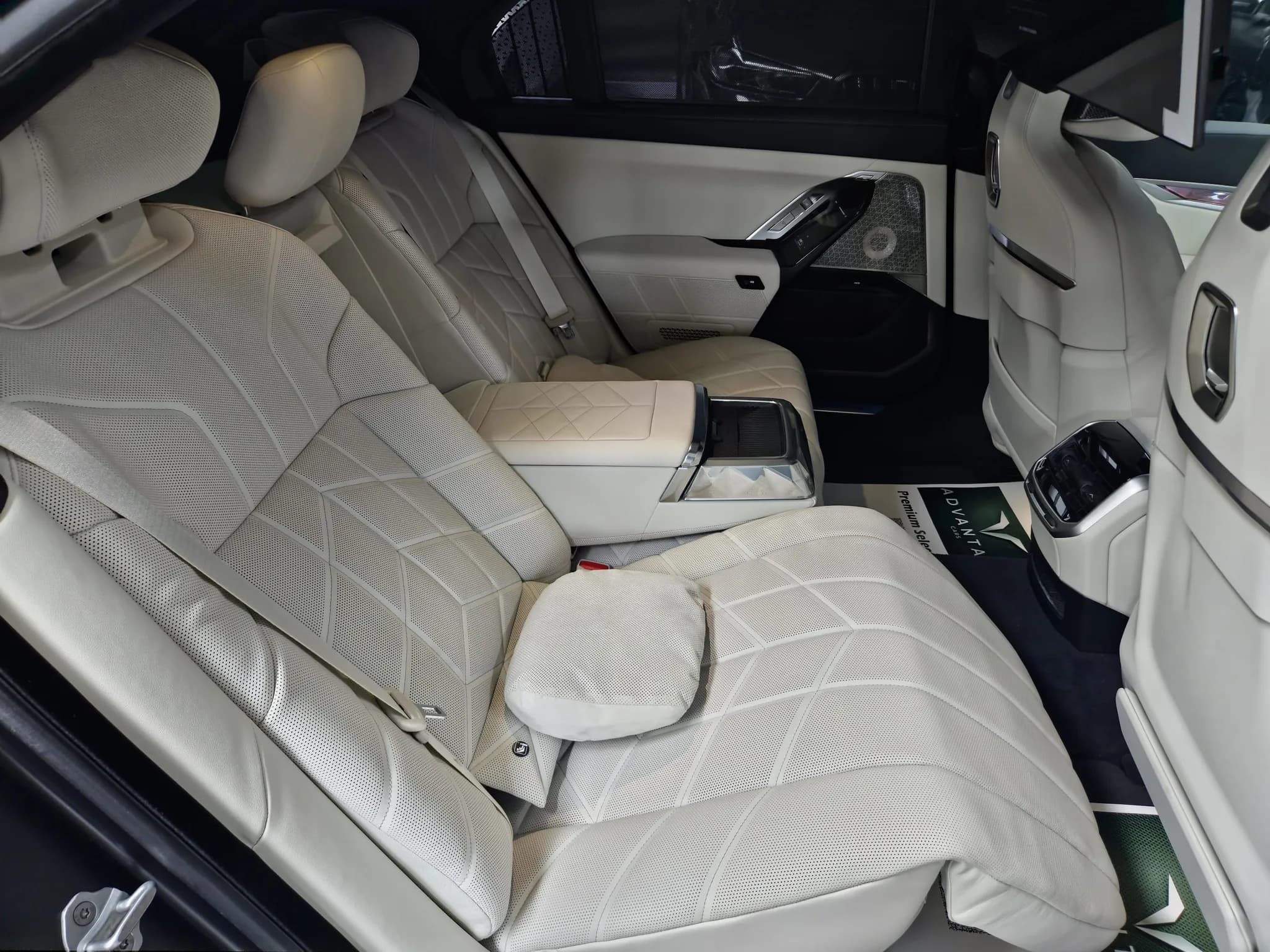 BMW M760e — imaginea 18