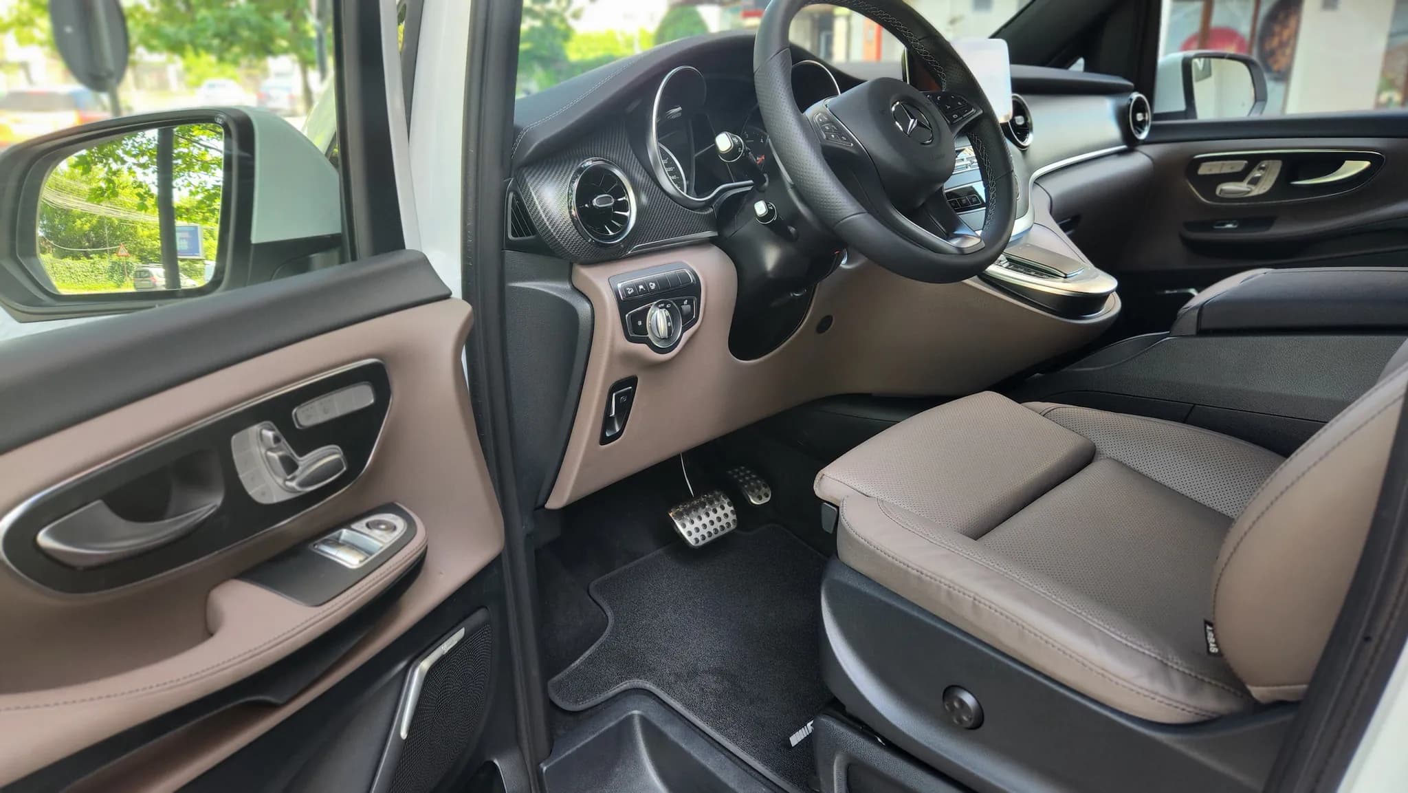 Mercedes-Benz V300-AMG Style — imaginea 17
