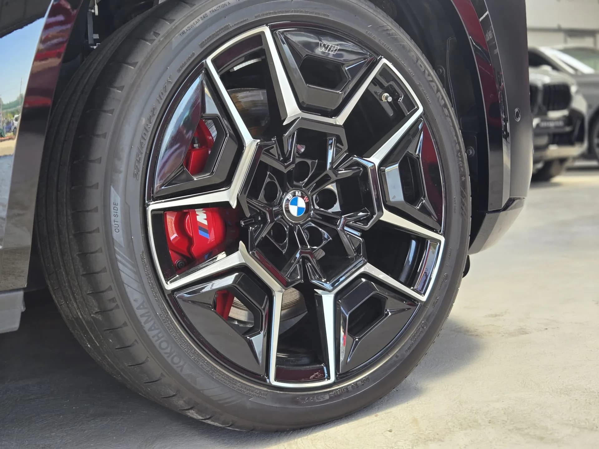 BMW XM — imaginea 9