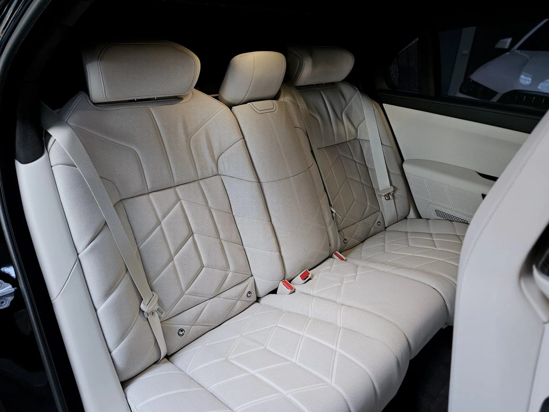 BMW 740d xDrive/M-Sport/BO&W/Sky Lounge — imaginea 16