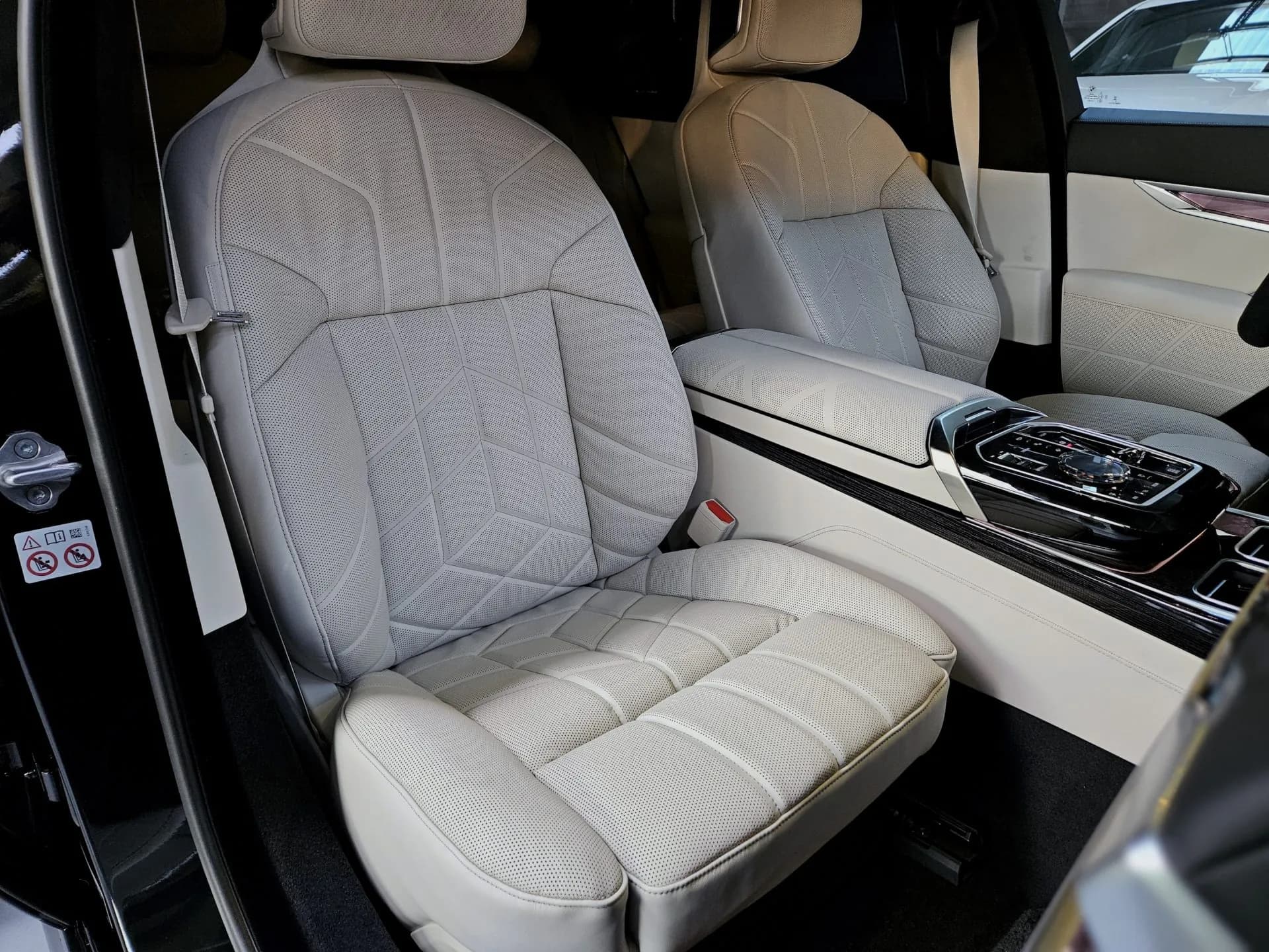 BMW 740d xDrive/M-Sport/BO&W/Sky Lounge — imaginea 12