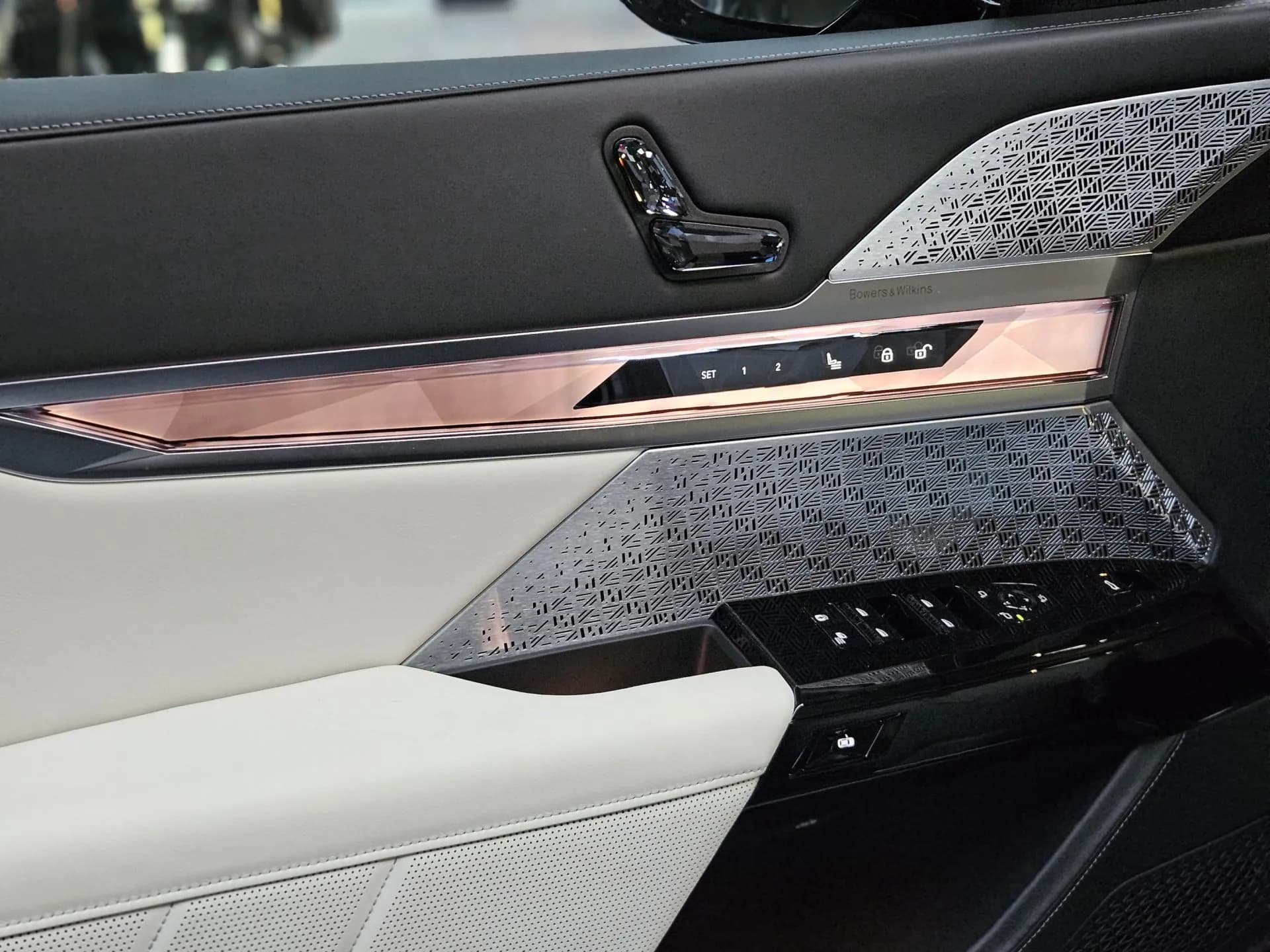 BMW 740d xDrive/M-Sport/BO&W/Sky Lounge — imaginea 17