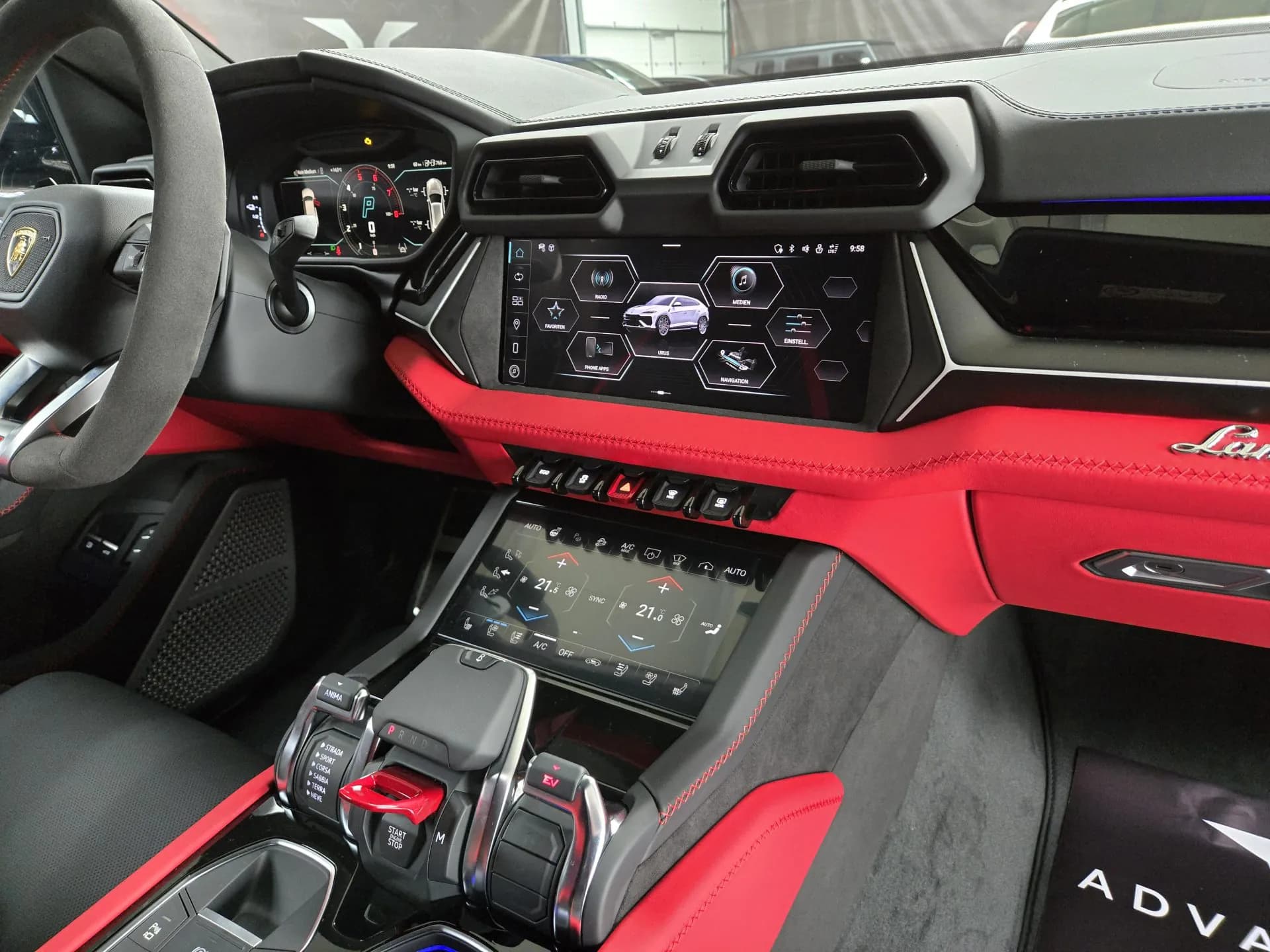 Lamborghini Urus SE — imaginea 16