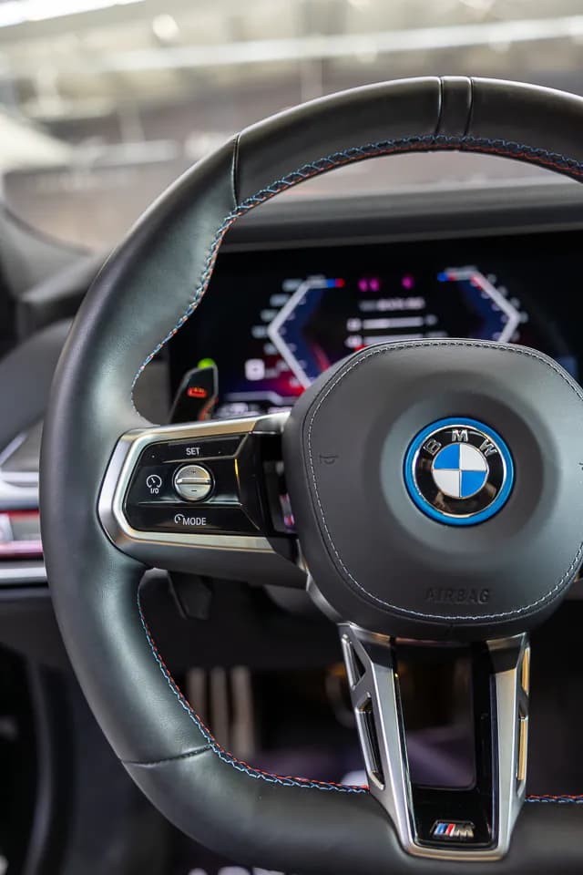 BMW M760e xDrive — imaginea 15