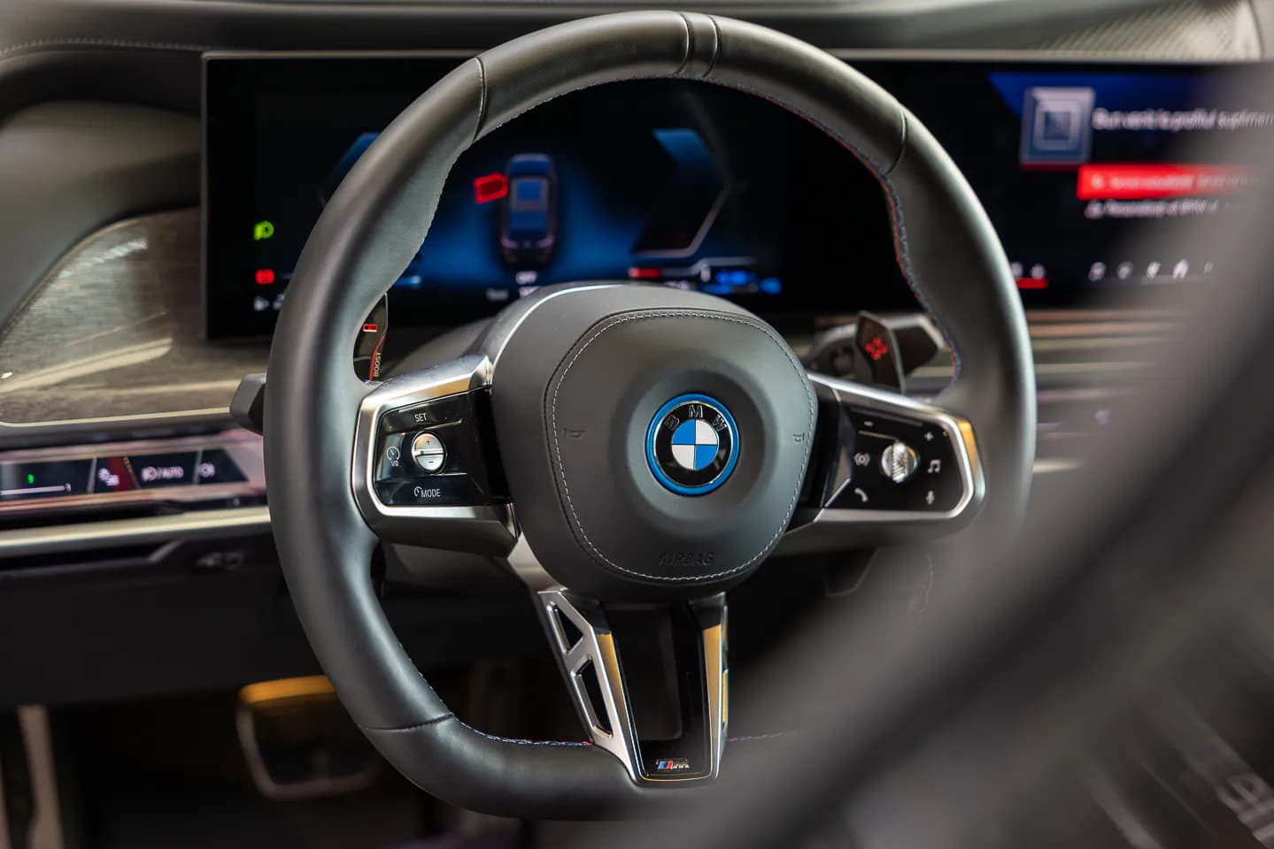 BMW M760e xDrive — imaginea 10