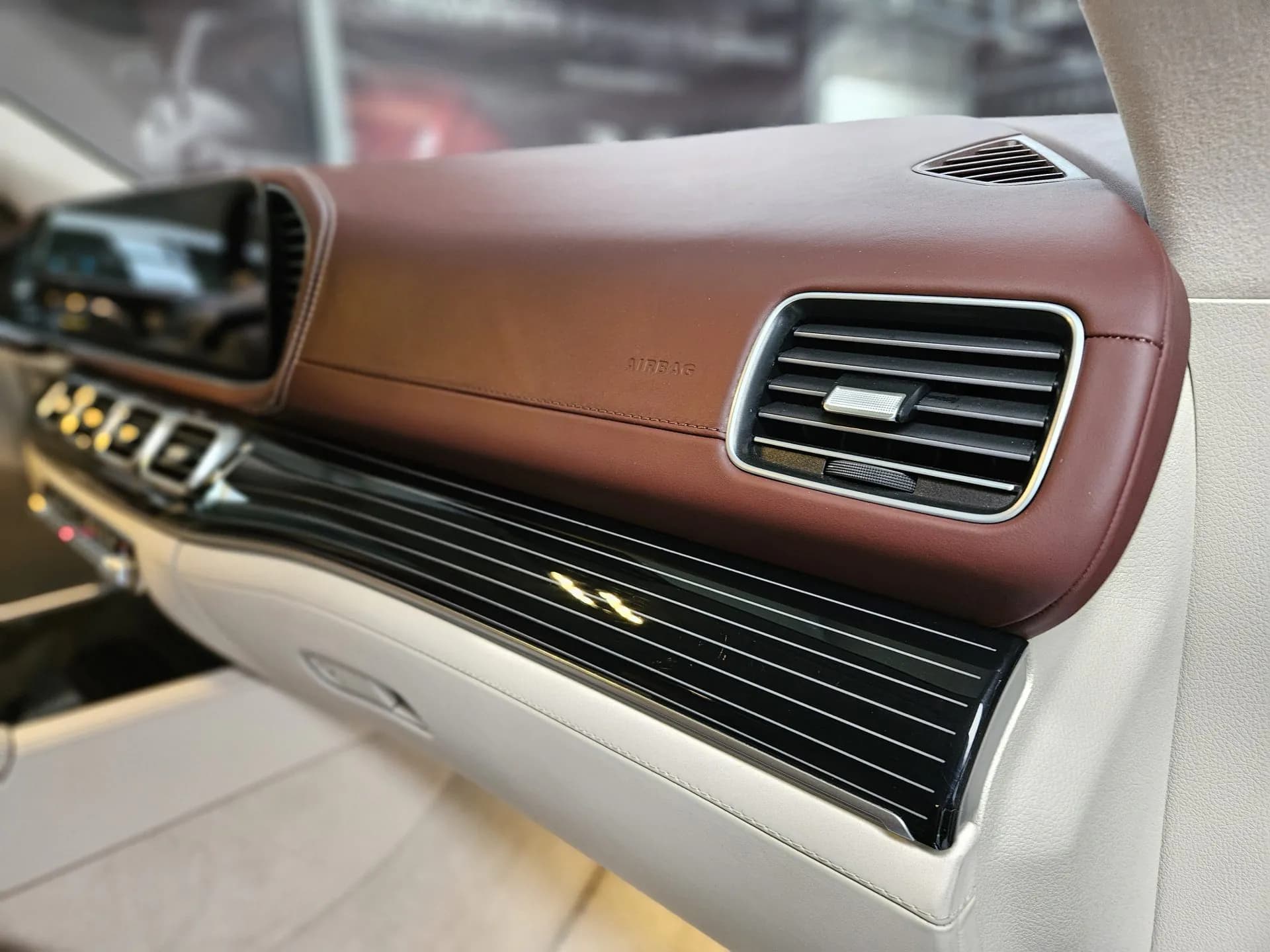 Mercedes Maybach GLS 600 — imaginea 13