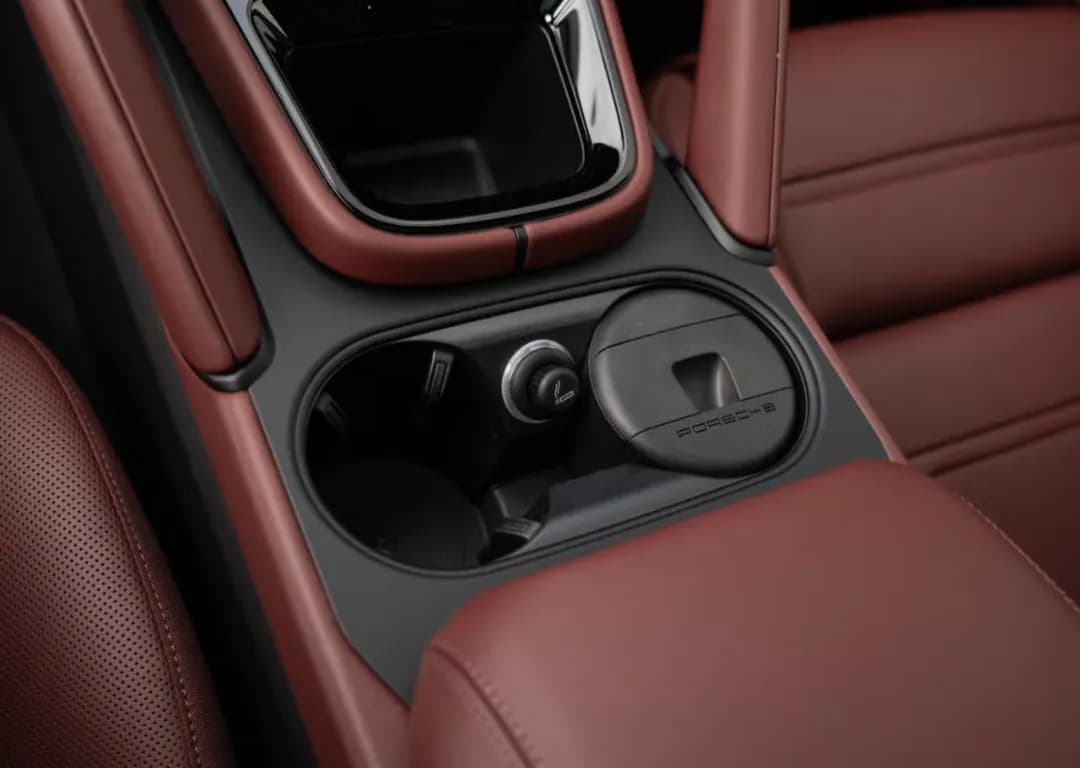 Porsche Cayenne E-Hybrid Coupe Black Edition — imaginea 11