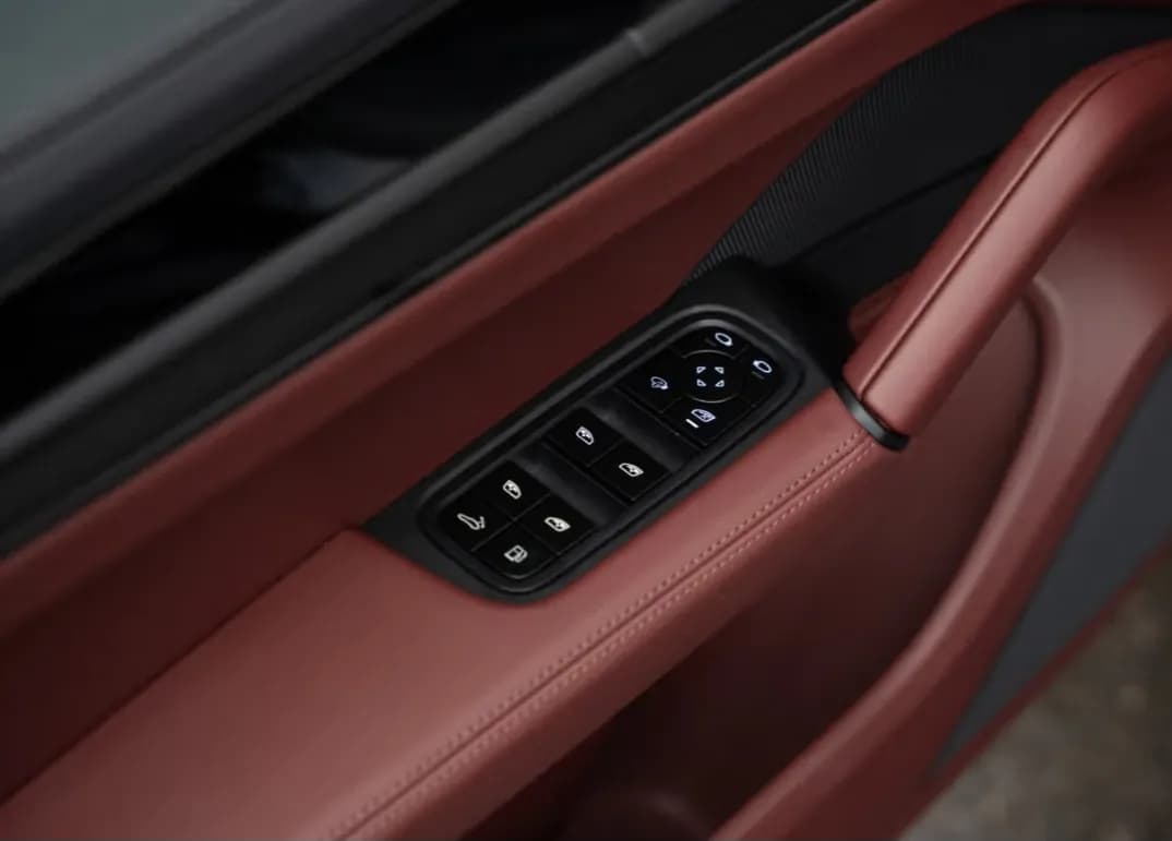 Porsche Cayenne E-Hybrid Coupe Black Edition — imaginea 14