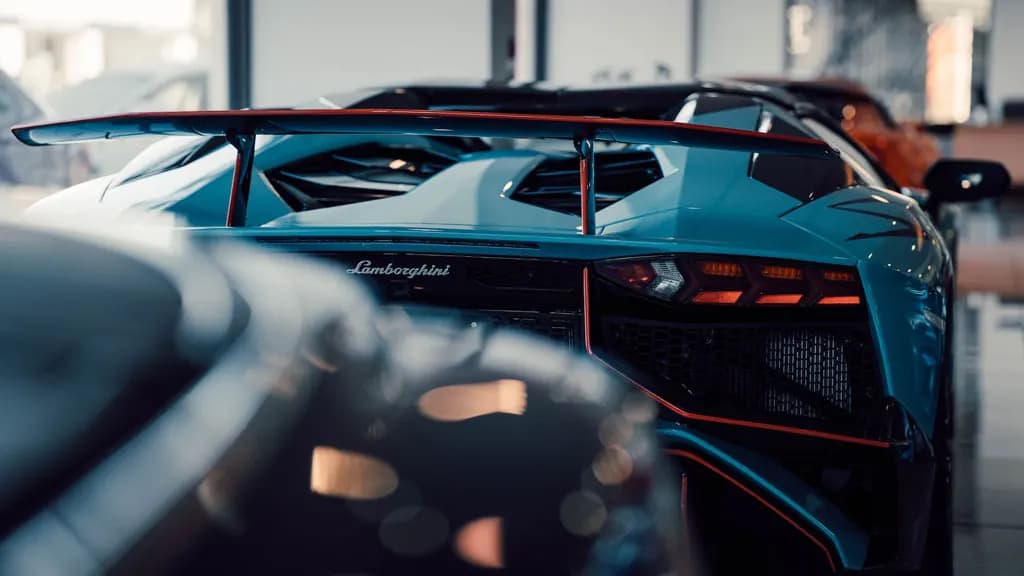 Lamborghini în showroom-ul Advantage Cars